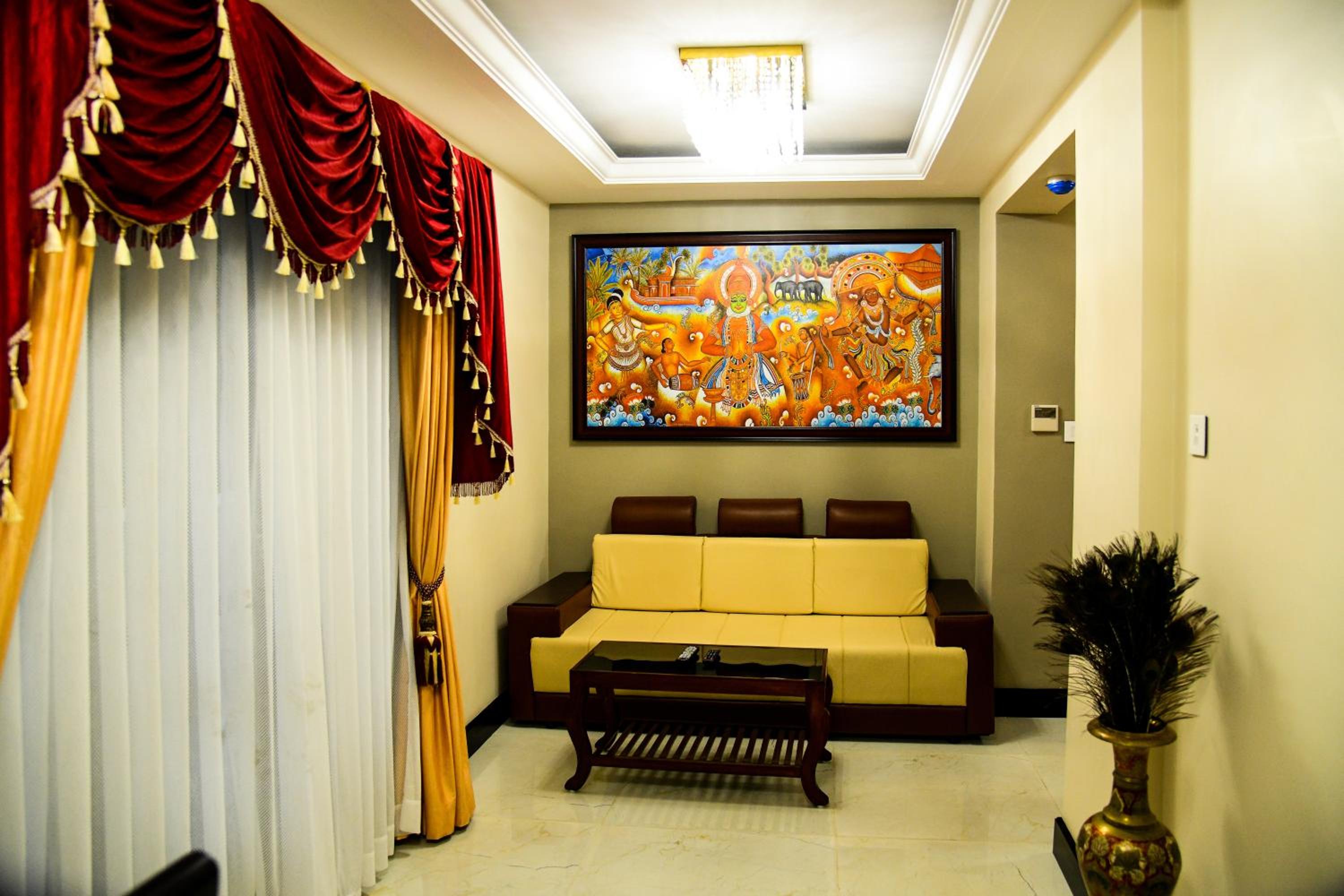 Deluxe King Suite - Photo 16