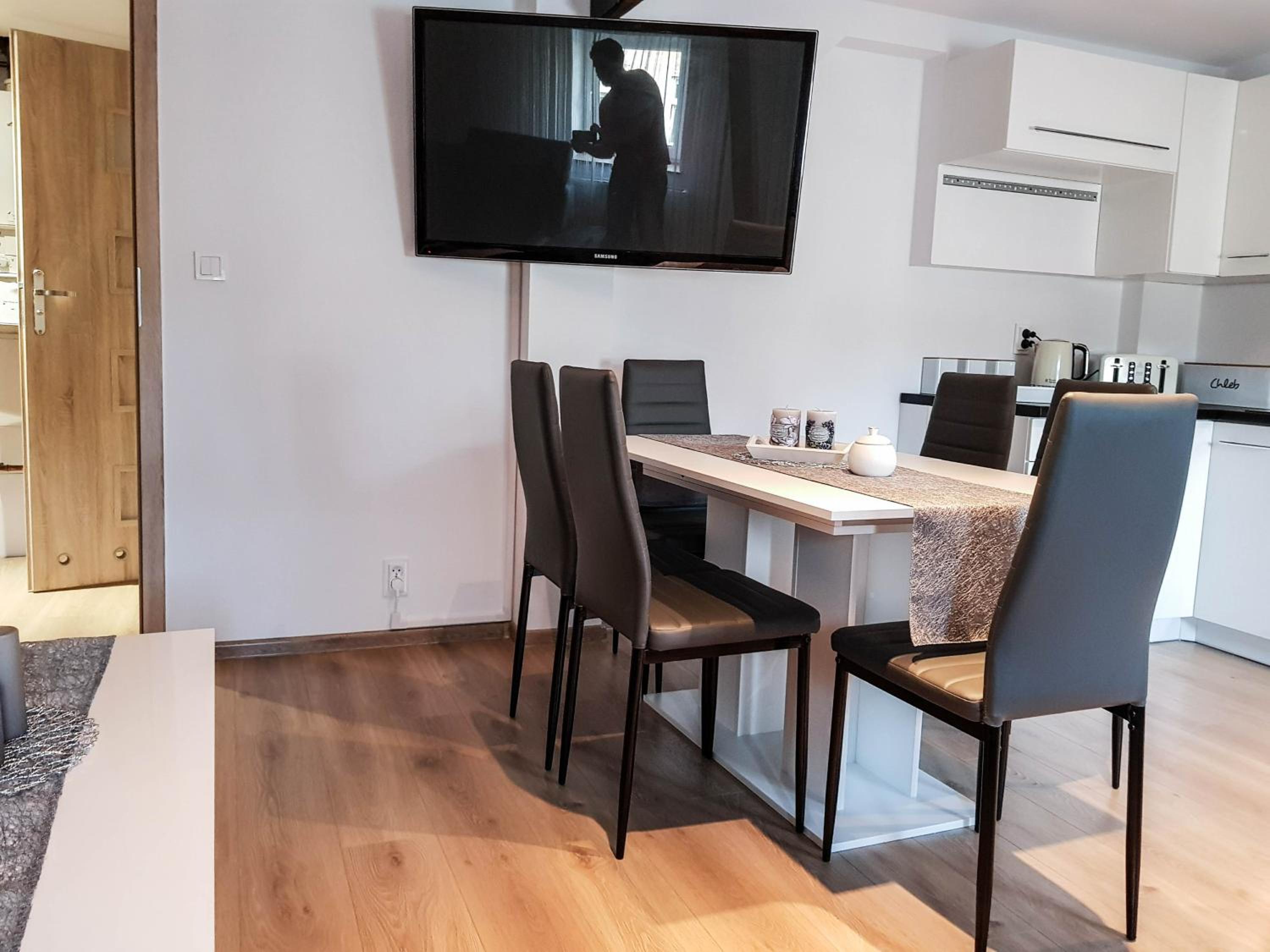 Small One Bedroom Apartment  - Photo 31