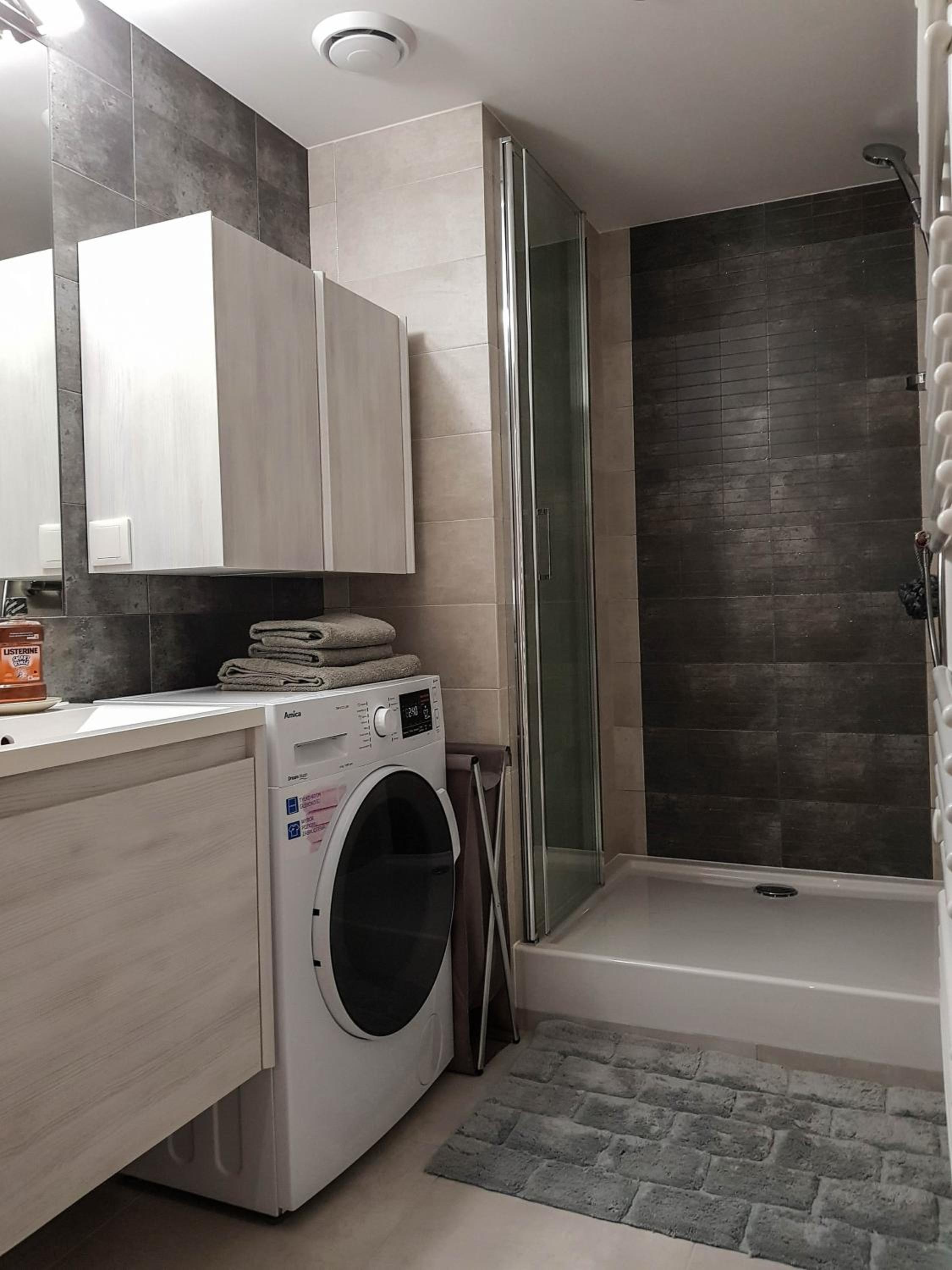 Small One Bedroom Apartment  - Photo 49