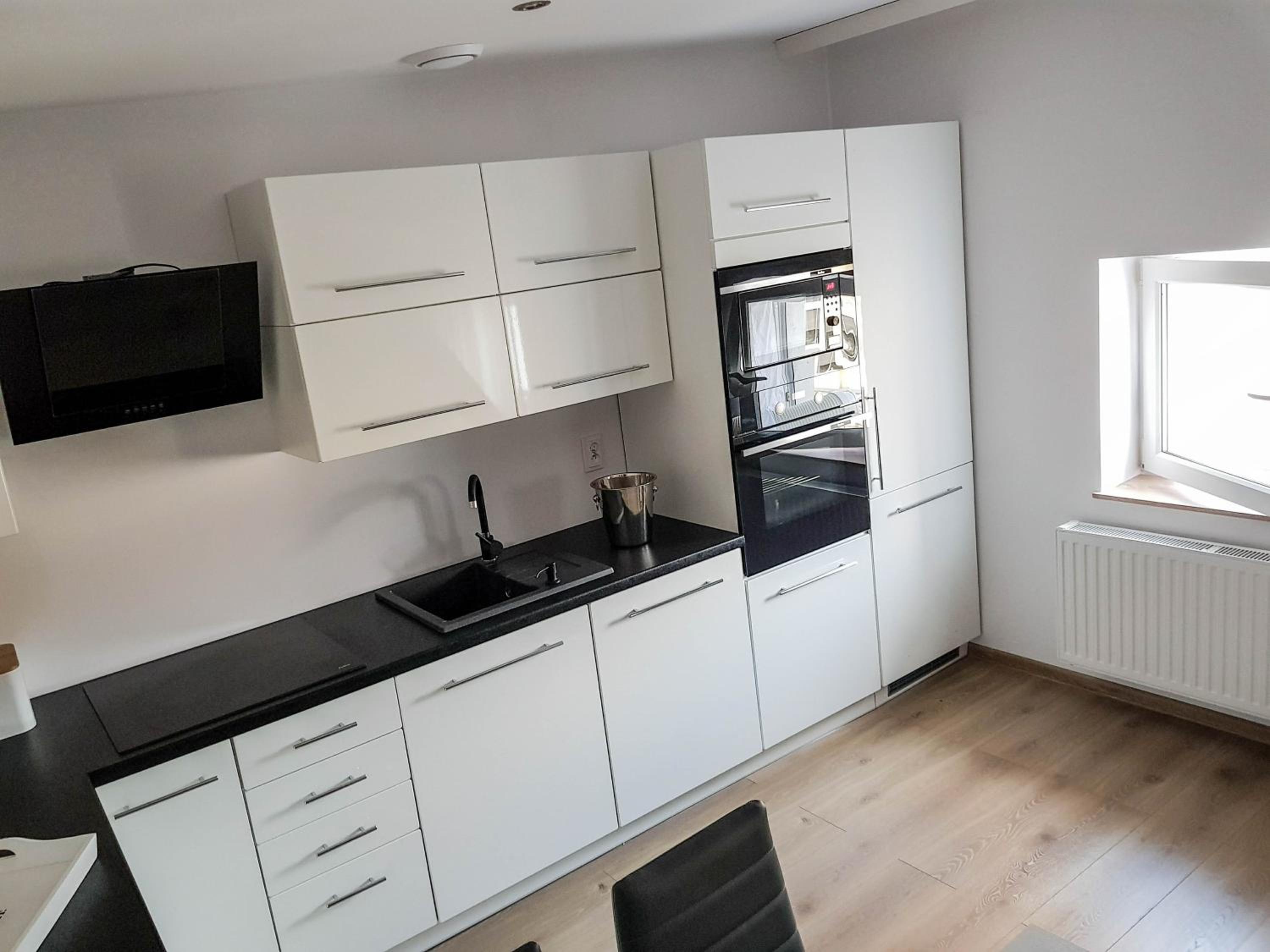 Small One Bedroom Apartment  - Photo 13