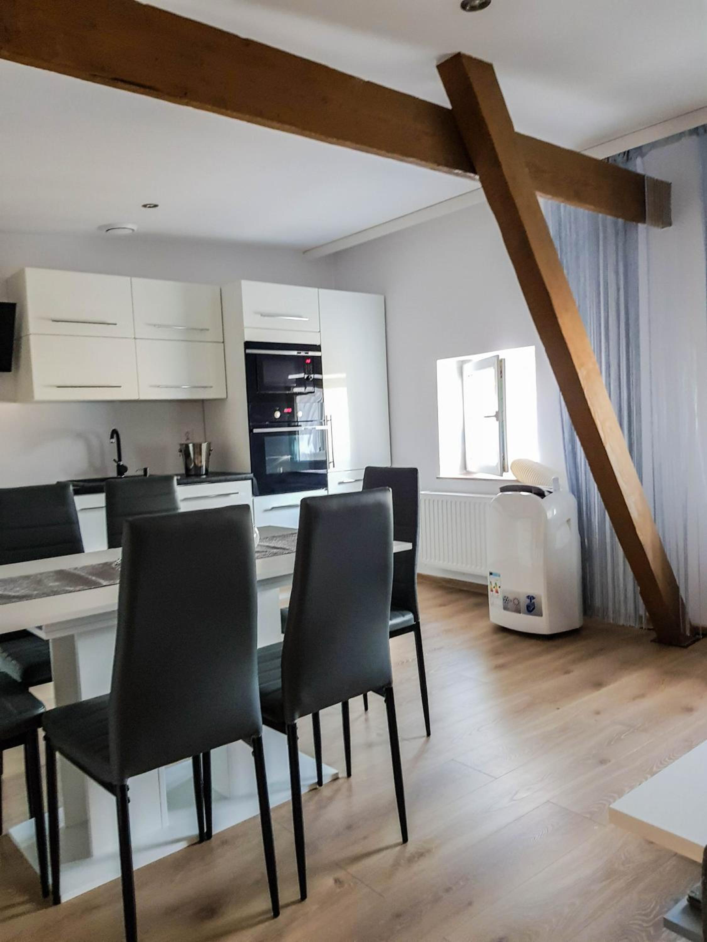 Small One Bedroom Apartment  - Photo 17