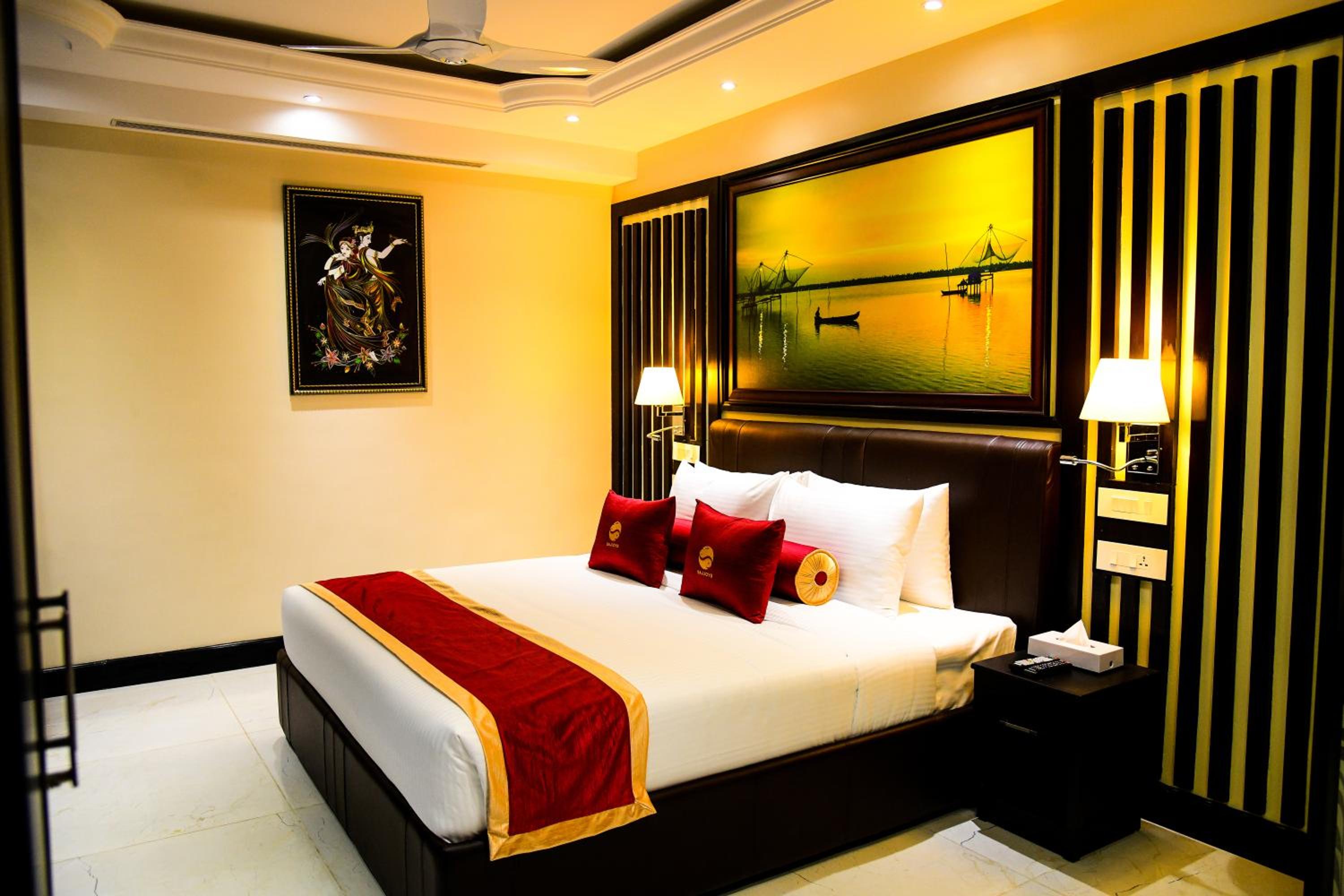 Deluxe King Suite - Photo 10