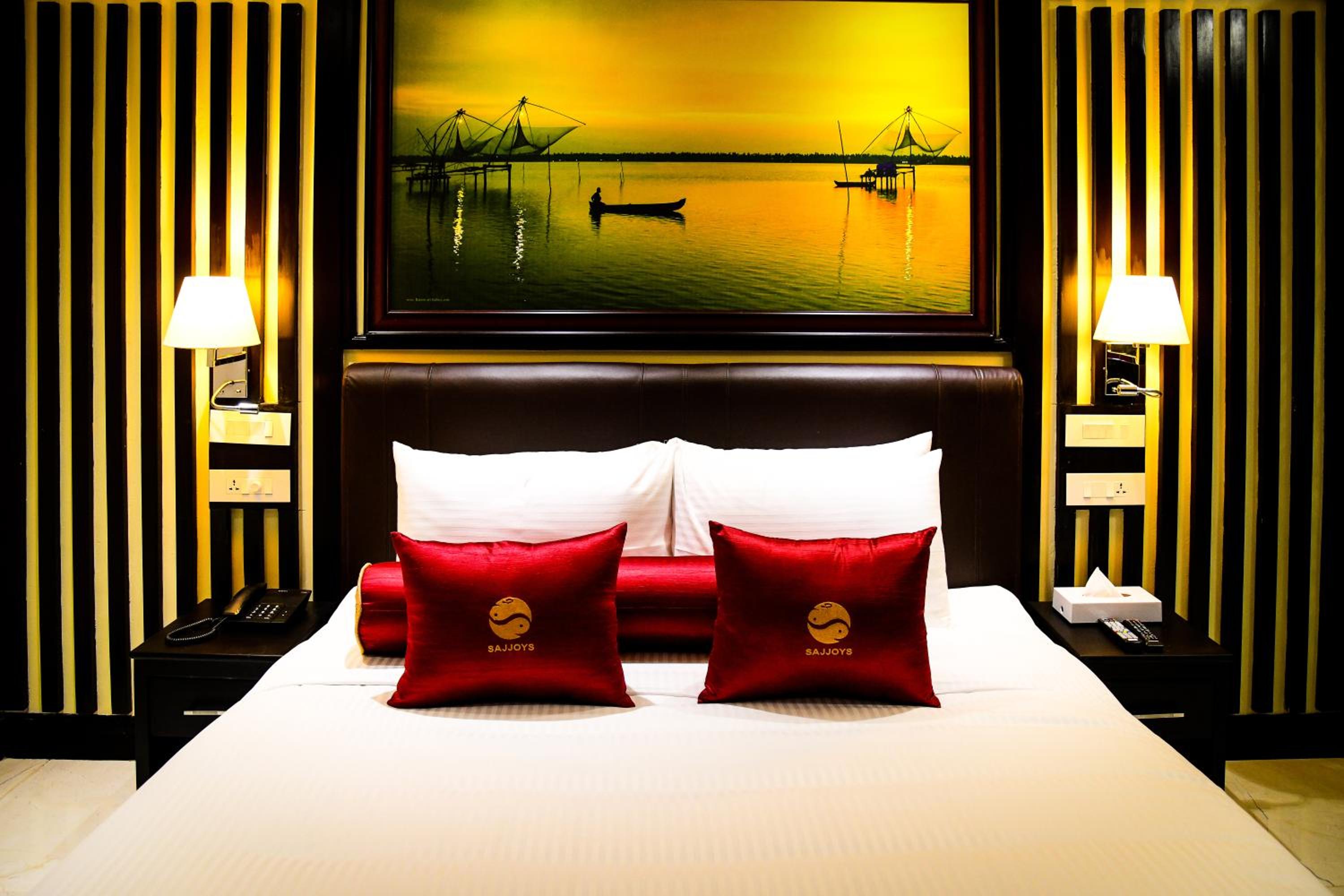 Deluxe King Suite - Photo 11
