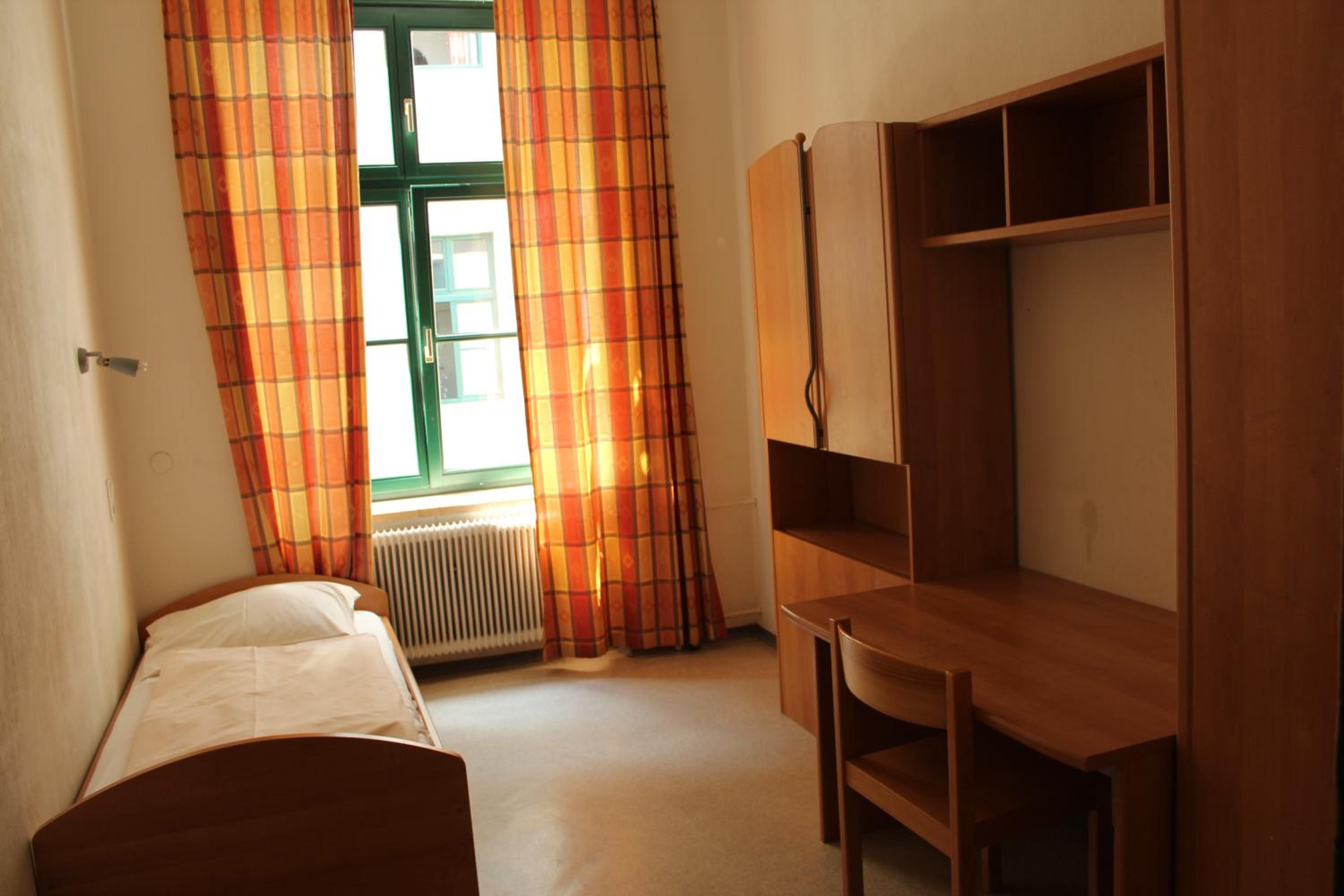 Single Room with Shared Bathroom