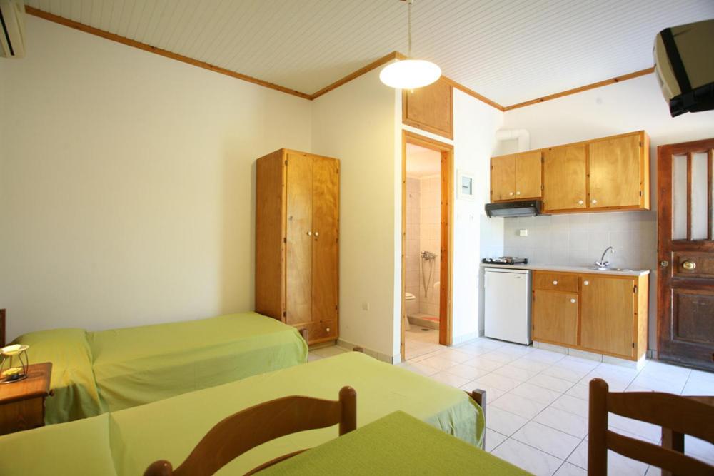 Twin Room - Photo 8