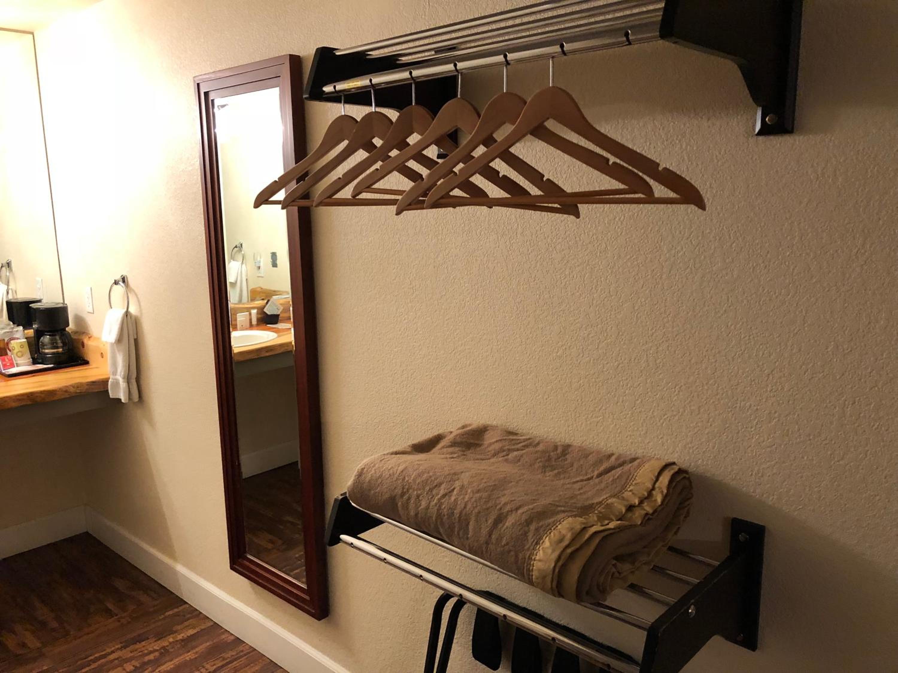 Queen Room - Disability Access - Pet Friendly photo 3