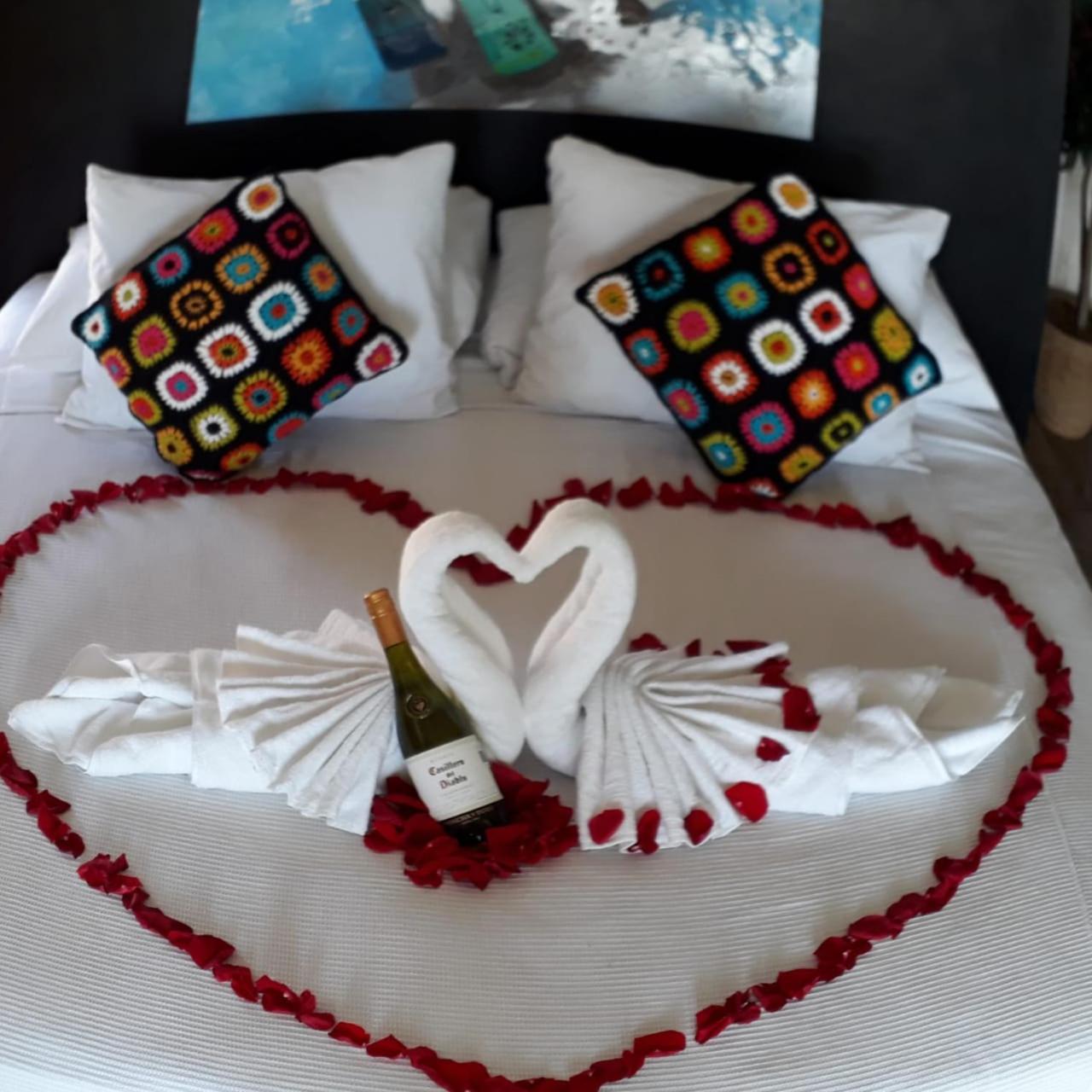 Deluxe Suite with Sea View - Photo 12