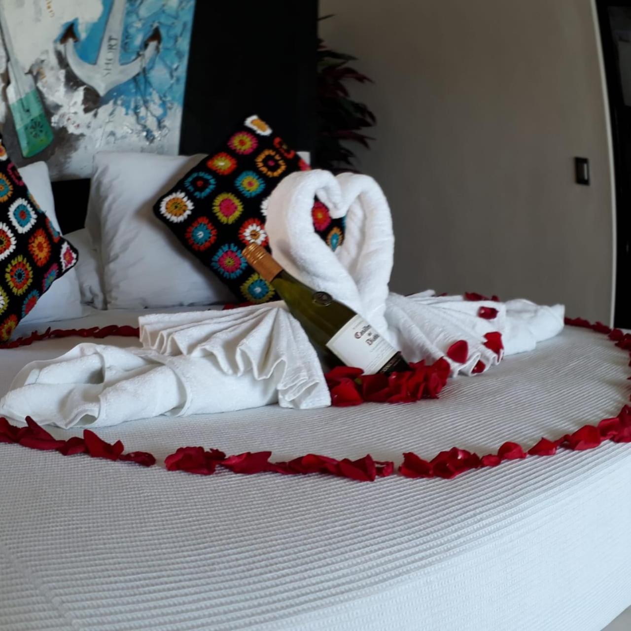 Deluxe Suite with Sea View - Photo 1