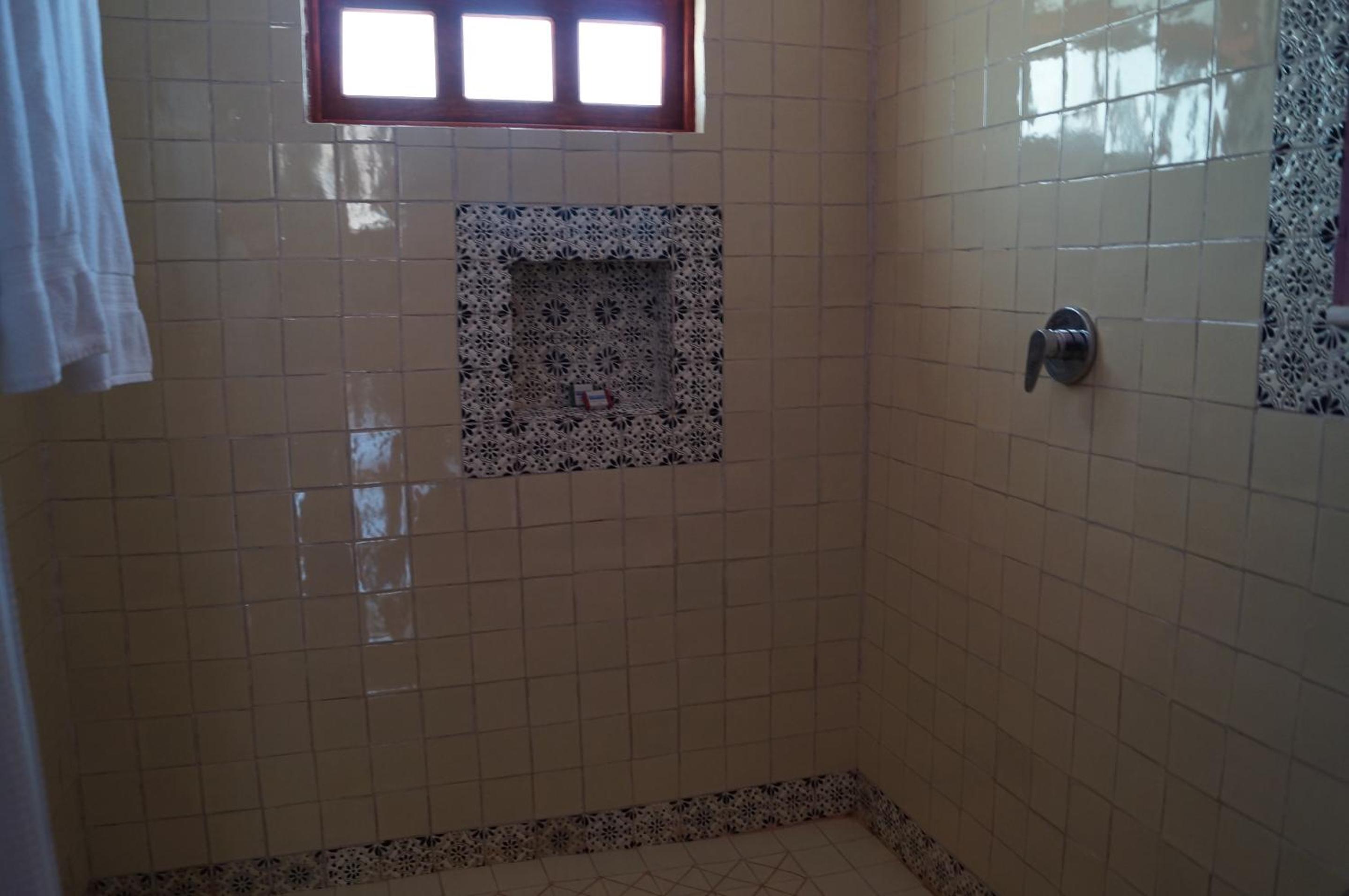 King Room with Private Bathroom - Photo 3