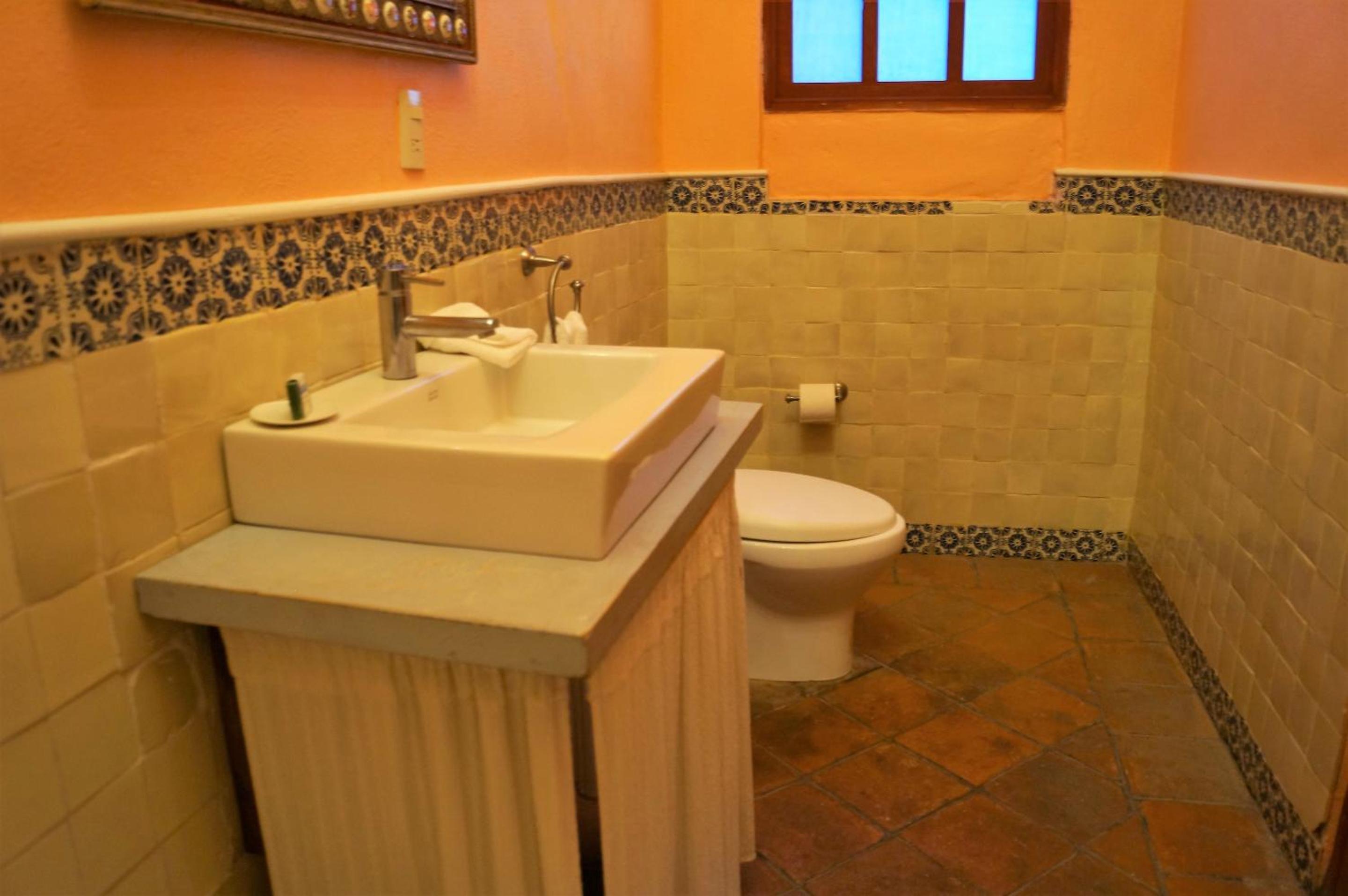 Double Room with Private Bathroom - Photo 4