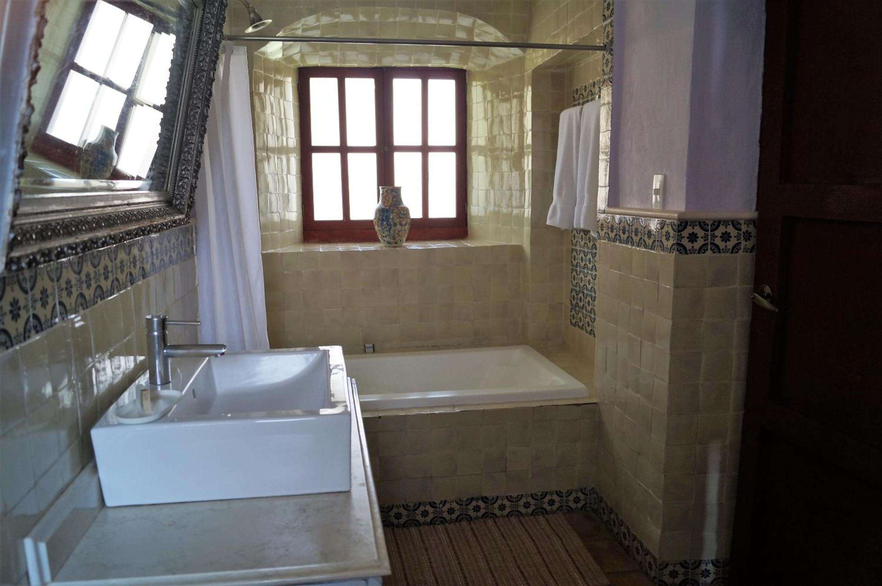 Deluxe Double Room with Bath and Fireplace - Photo 3