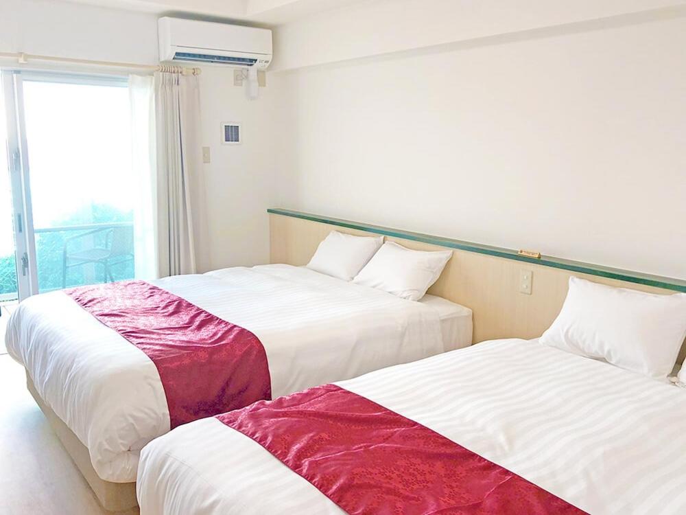 Queen Room with Two Queen Beds photo 1