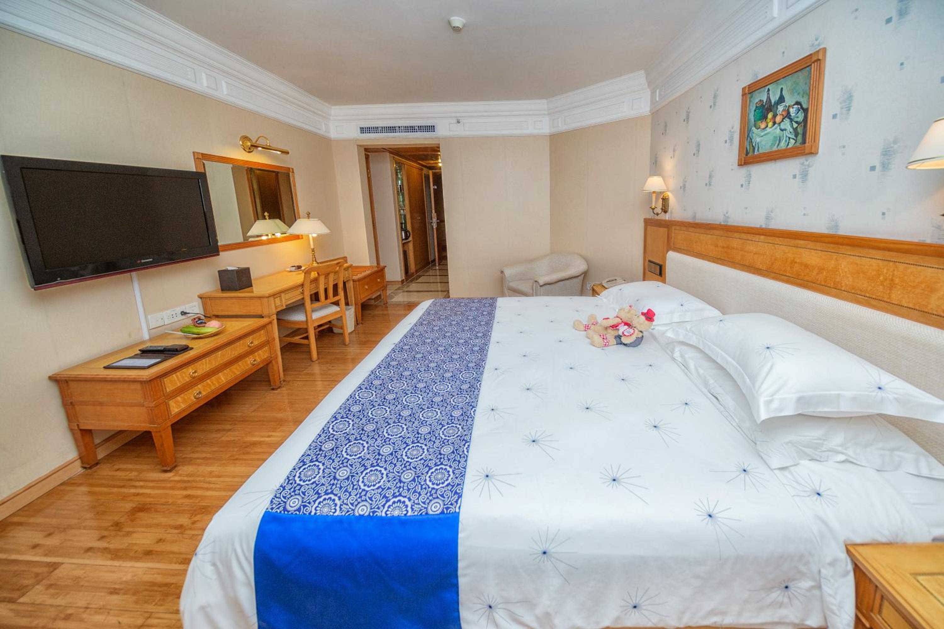 Deluxe Queen Room