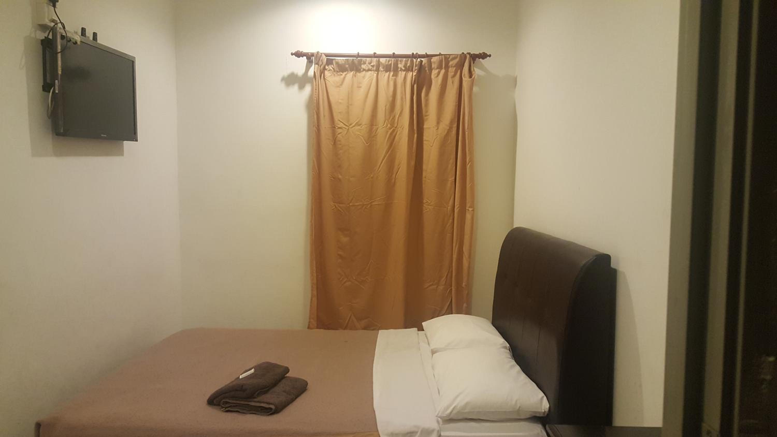 Budget Double Room photo 3