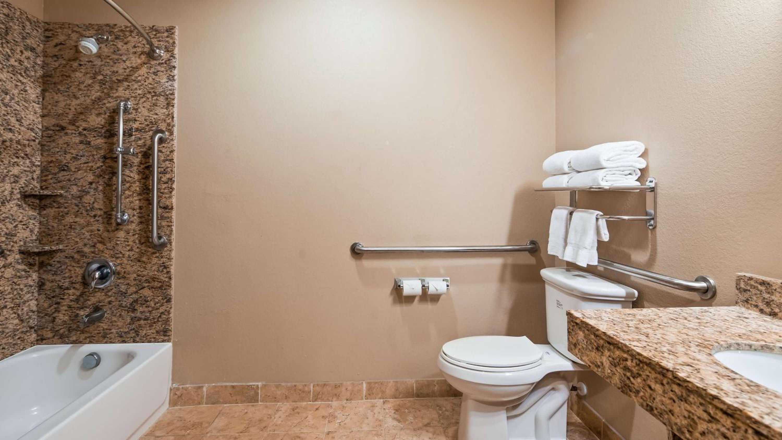 King Suite with Bath Tub - Disability Access/Non-Smoking  photo 2