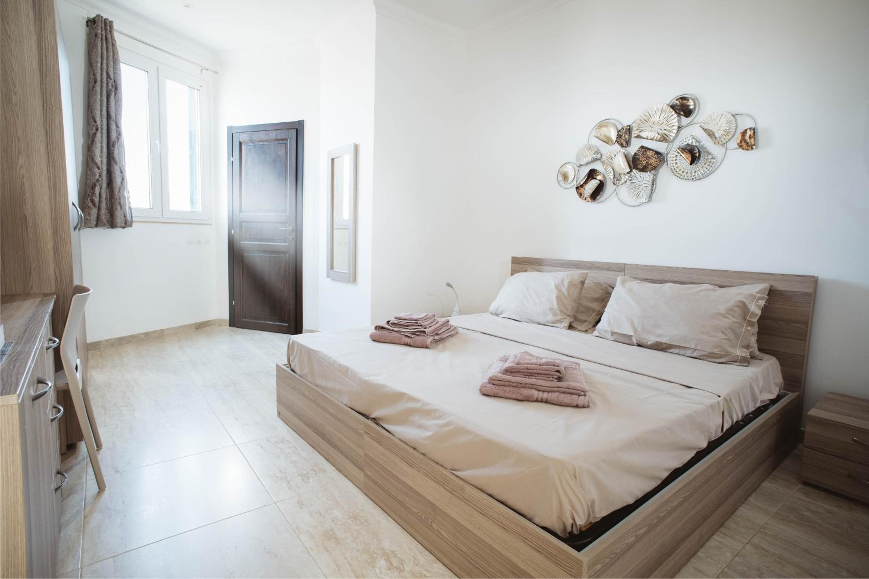 Large Double or Twin Room photo 1