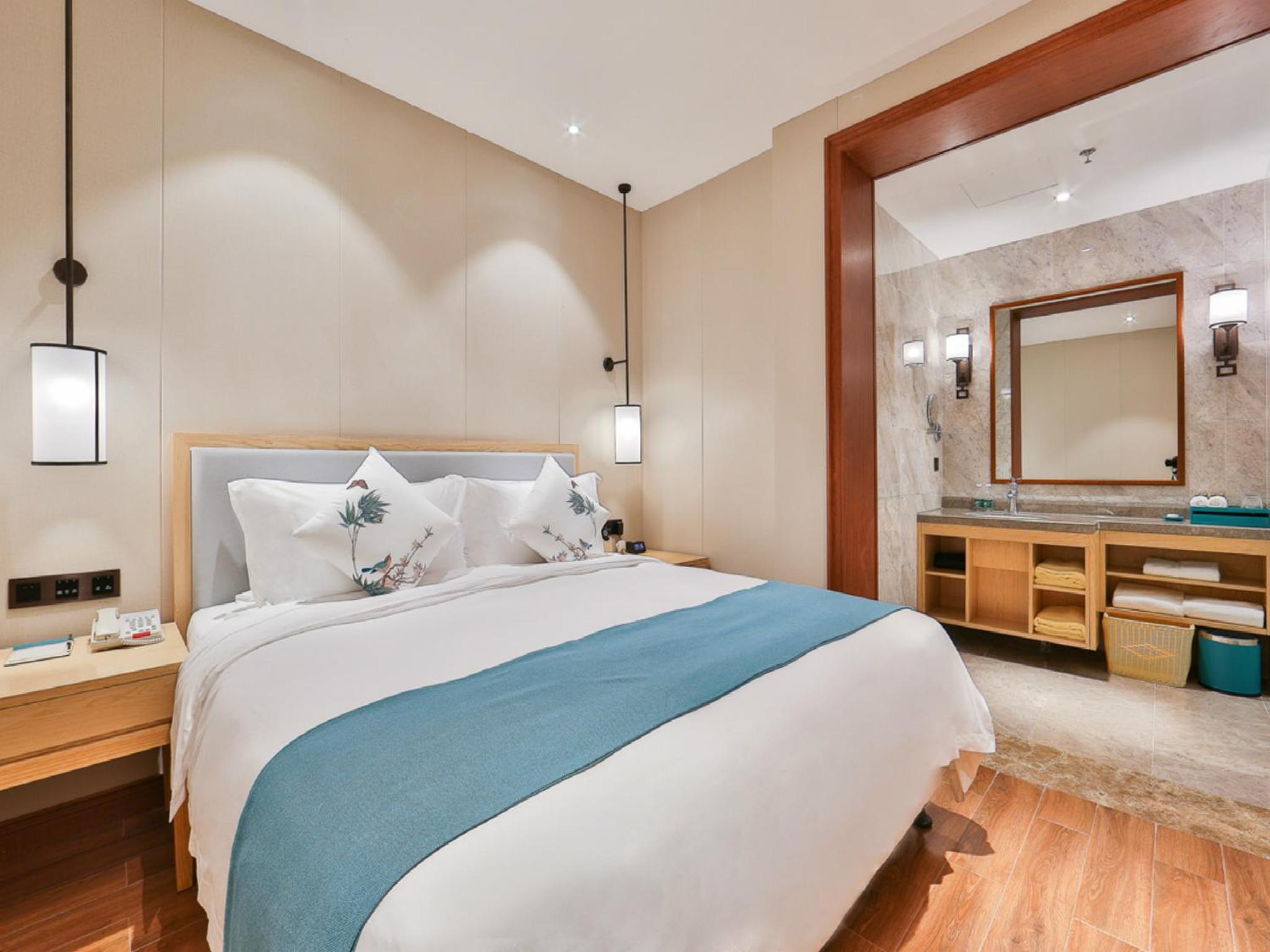 180 Degree Ocean View Open Suite photo 3