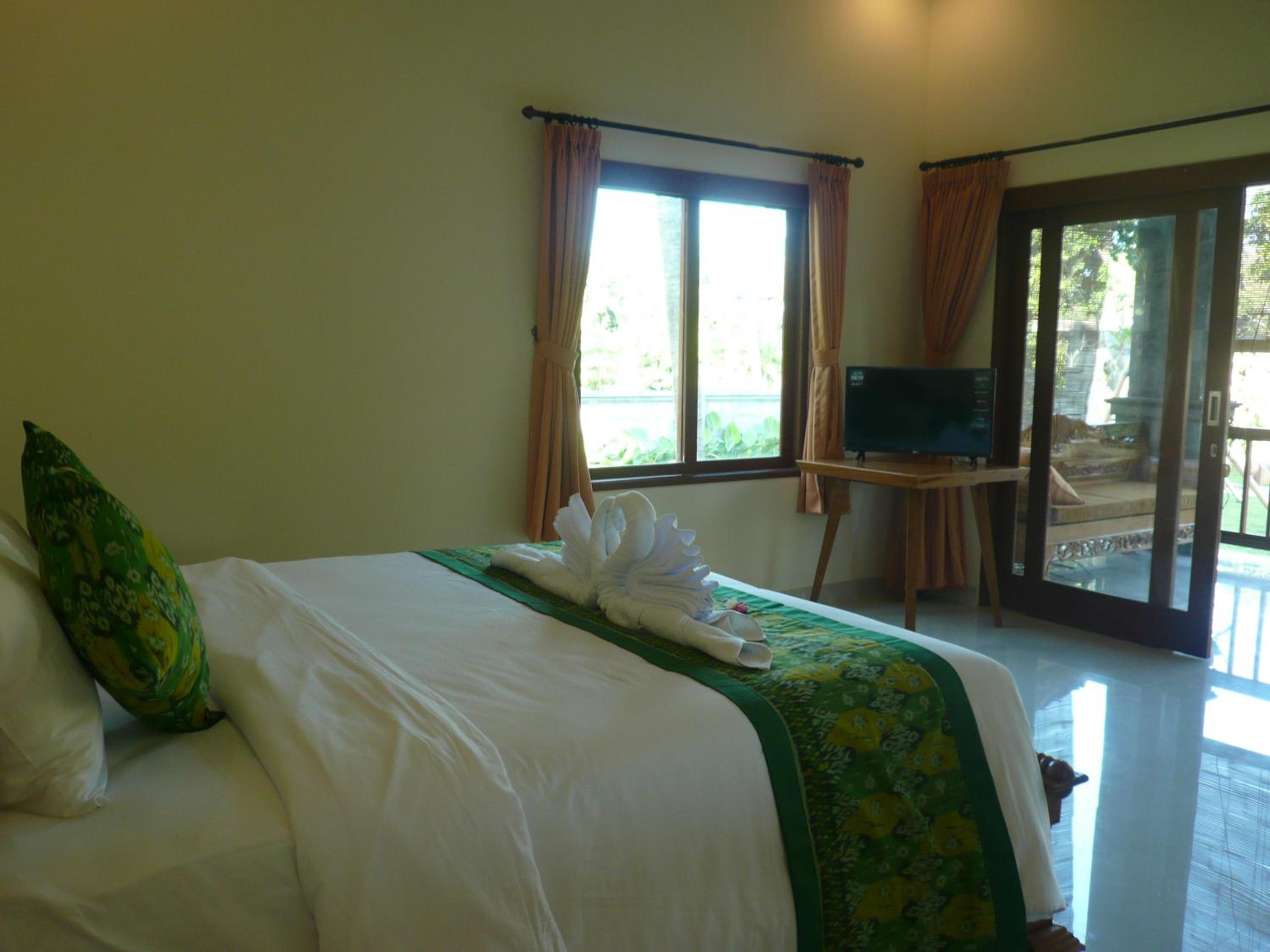 Studio with Pool View - Photo 8