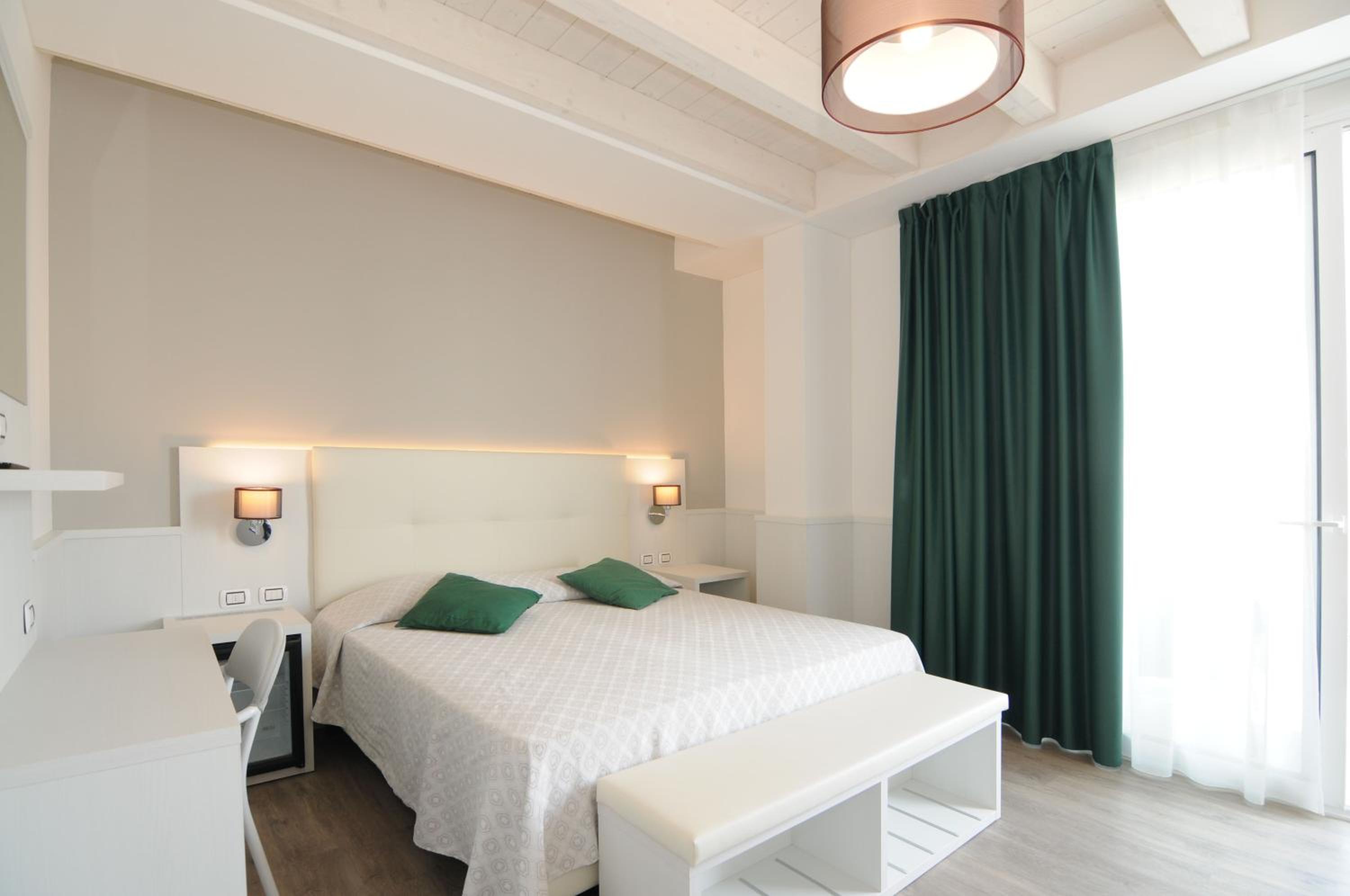King Room with Spa Bath (2 Adults + 2 Children) - Photo 8