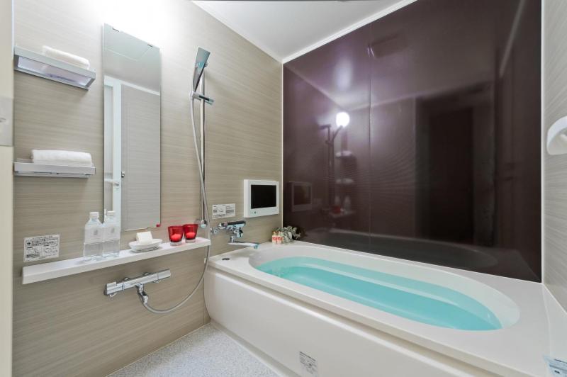 Double Room with Private Bathroom - Check in at 22:00 - Check out at 12:00 - Photo 2