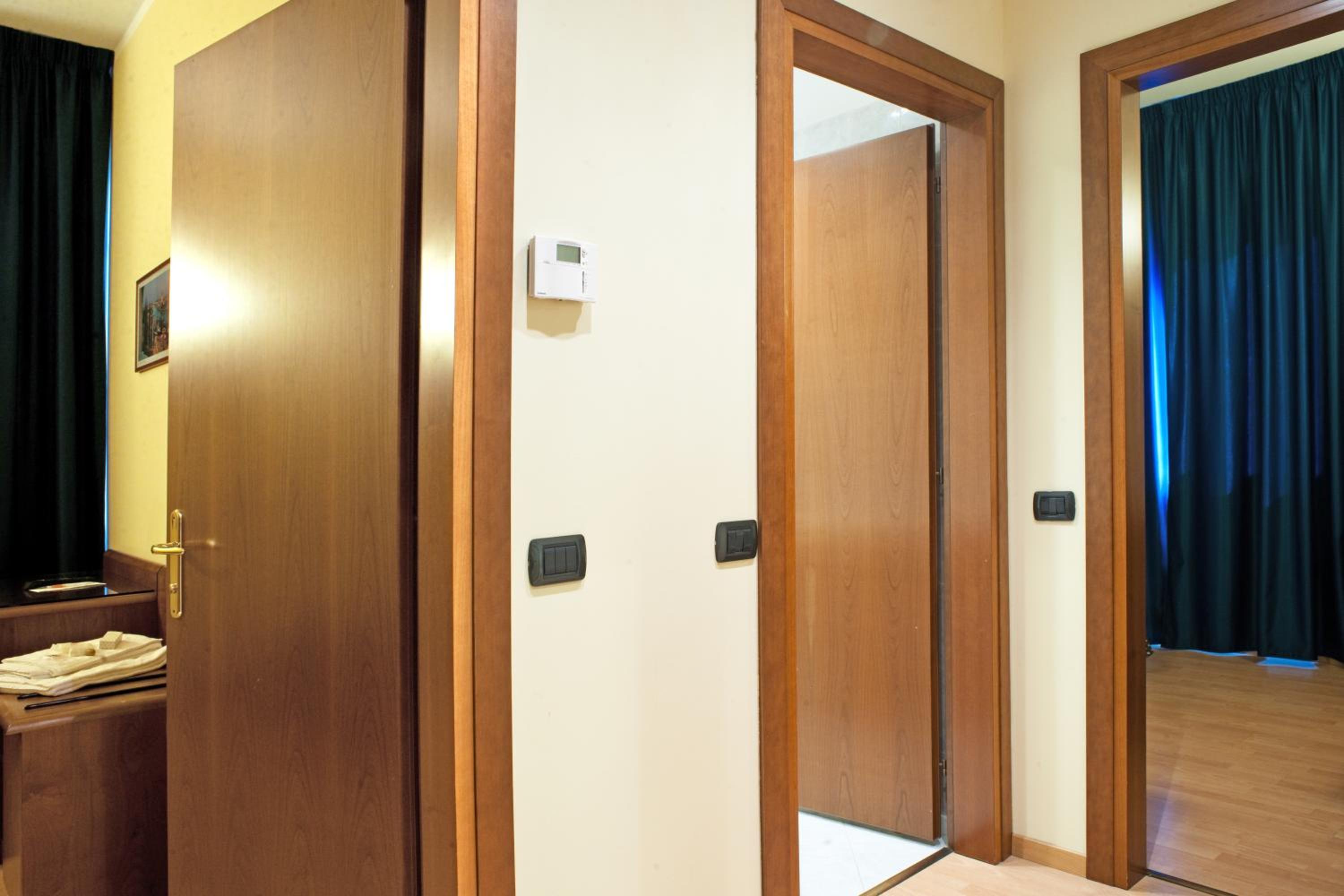 Standard Triple Room - Photo 2