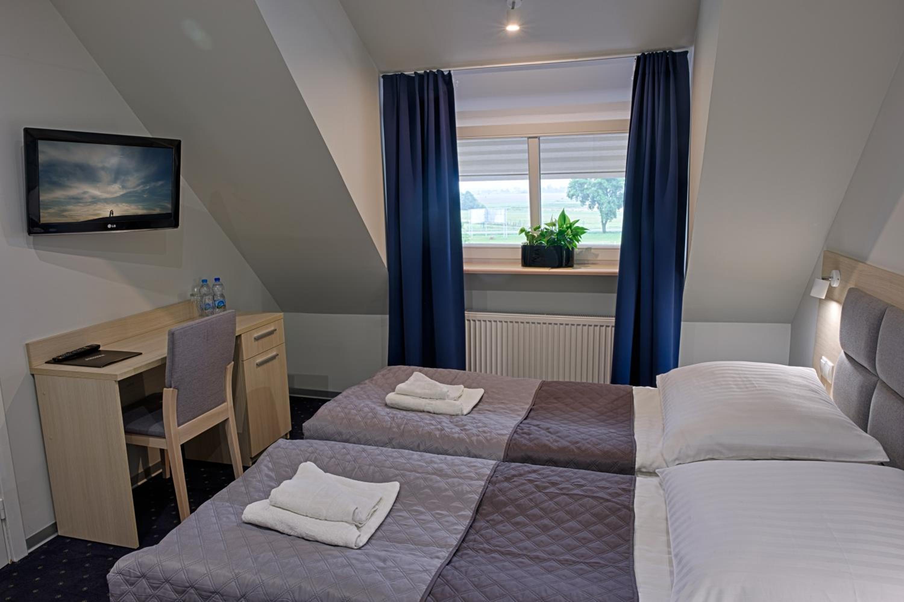 Standard Twin Room - Photo 1
