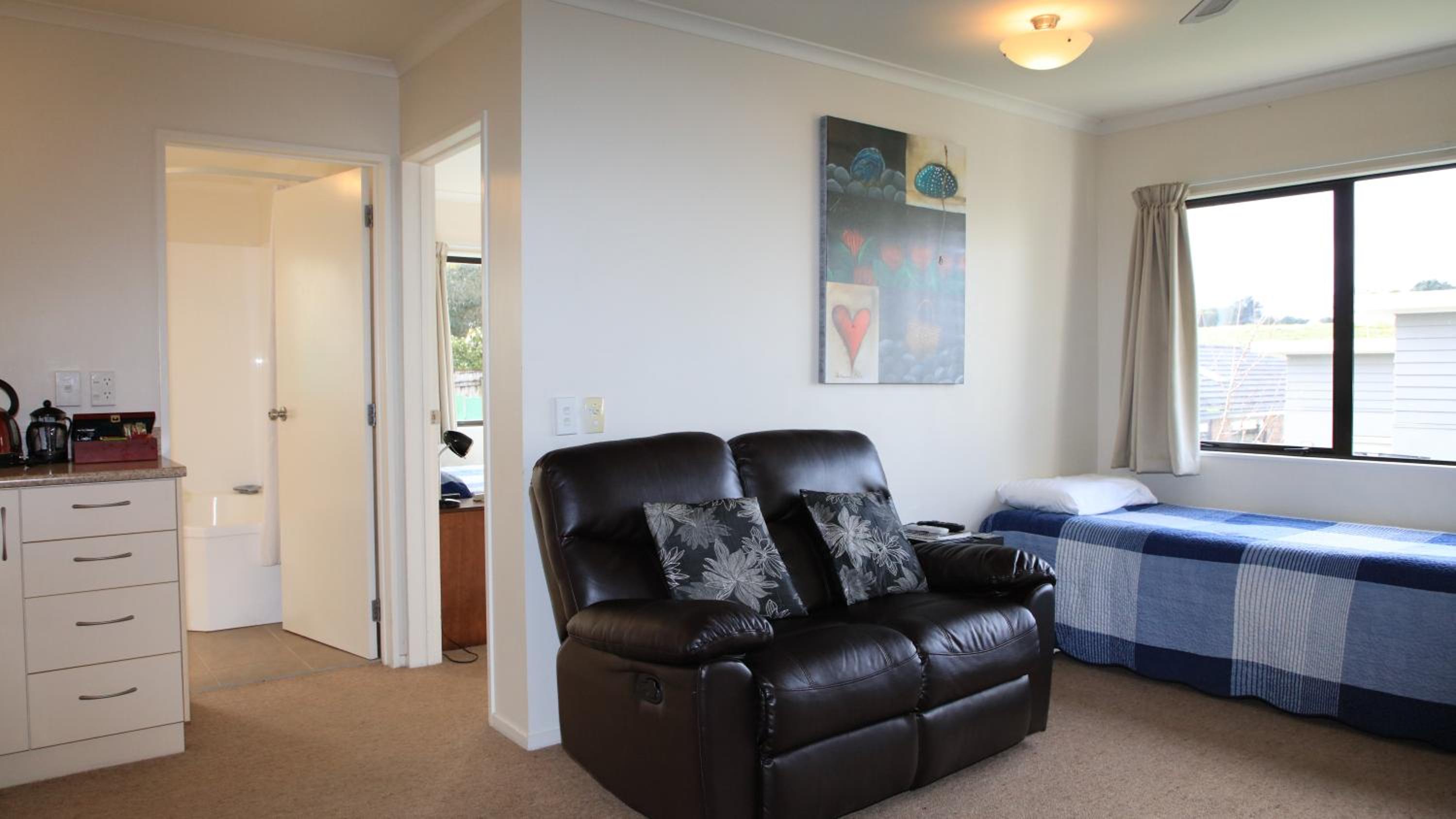Premium One-Bedroom Apartment with Spa Bath photo 3
