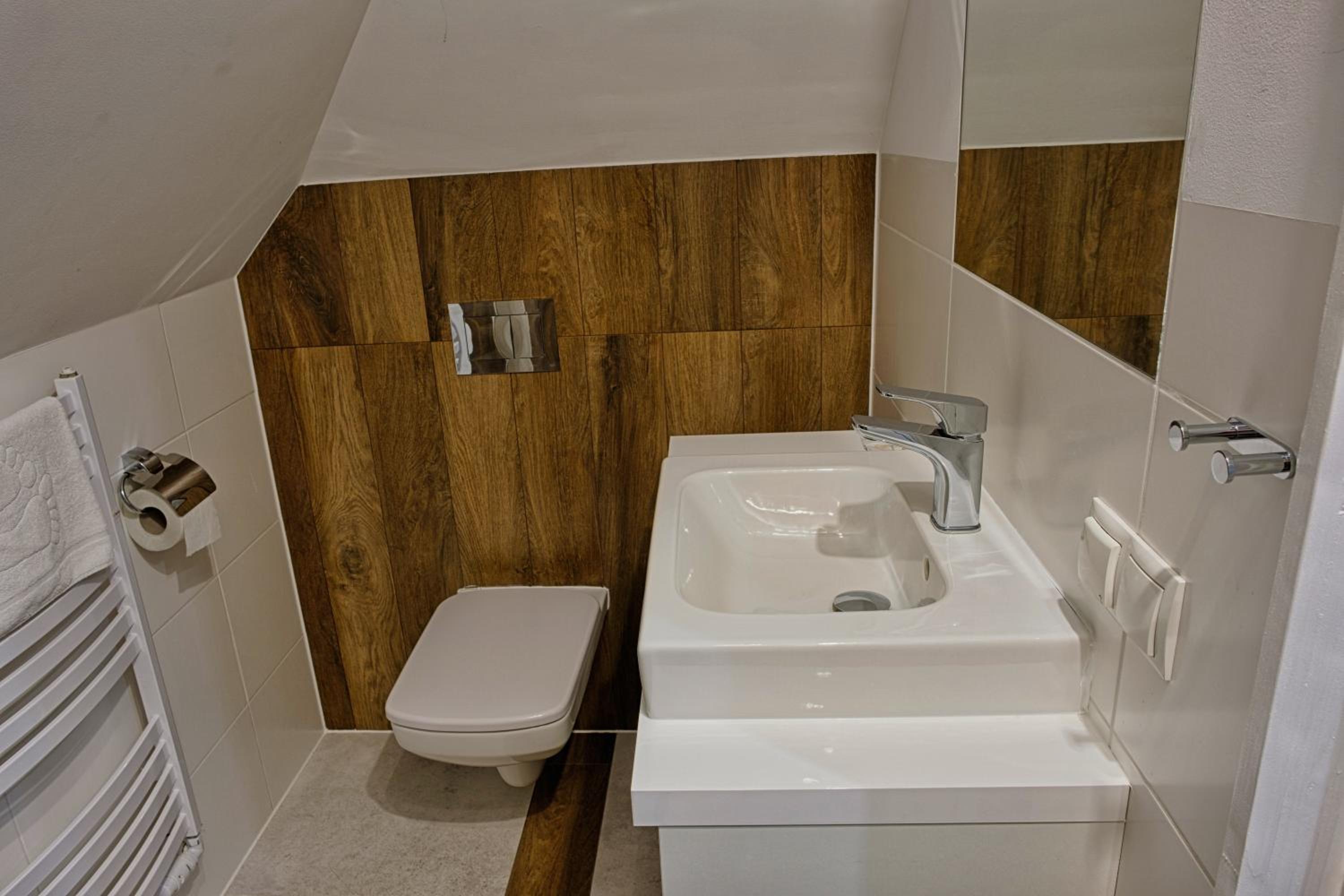Double Room - Photo 8