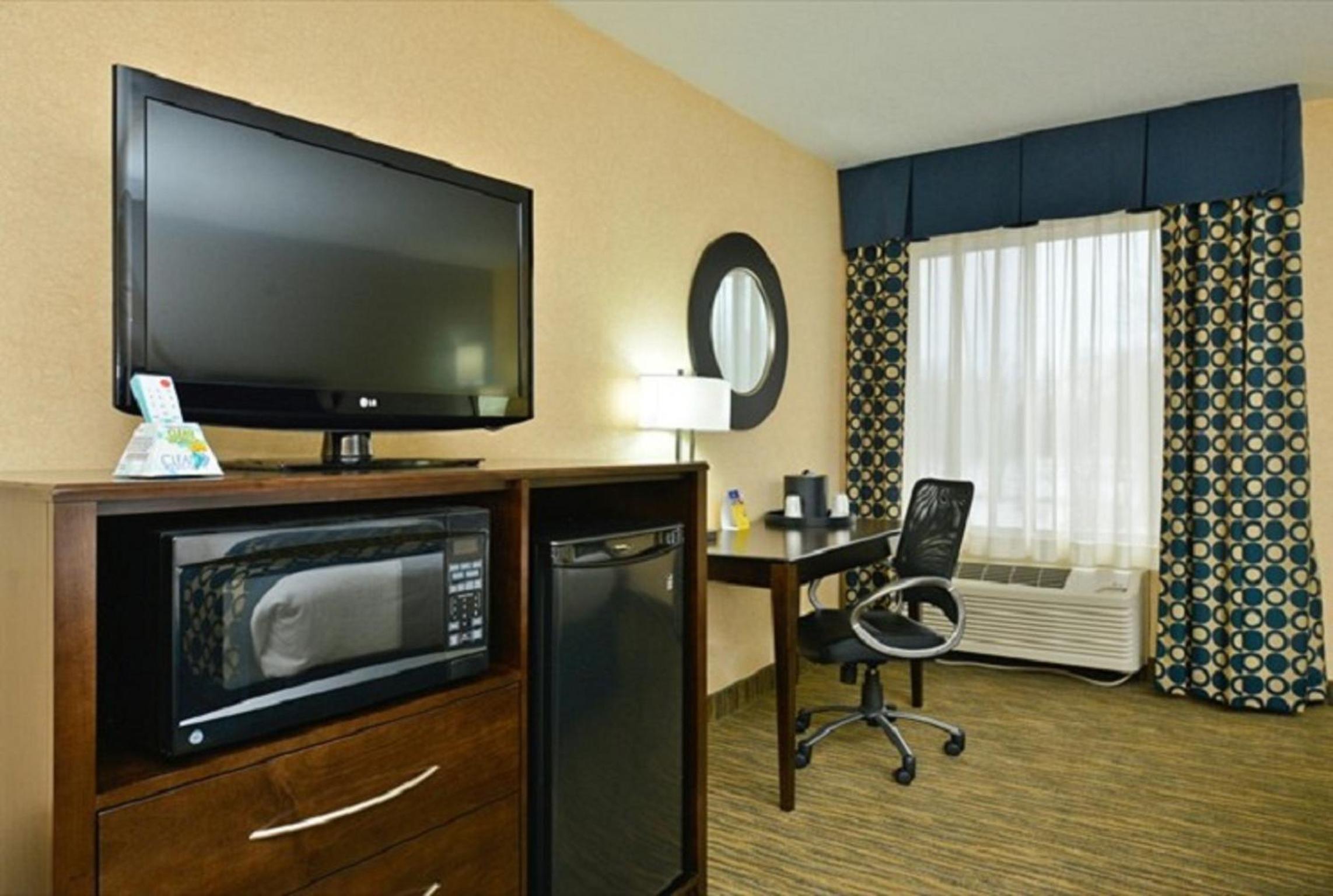 King Room - Non-Smoking - Photo 2