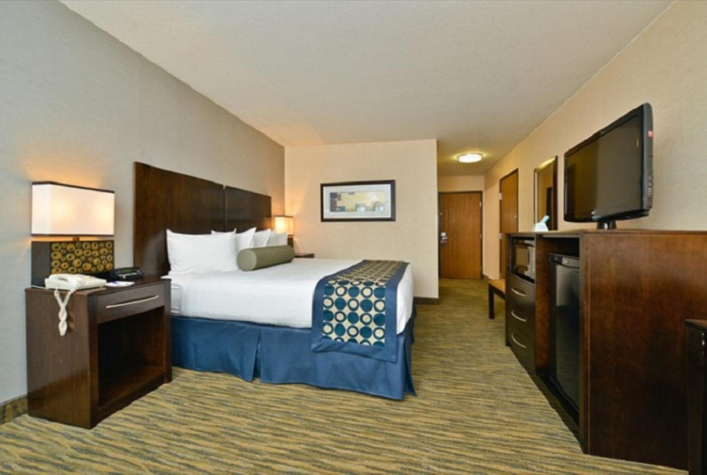 King Room - Non-Smoking - Photo 5