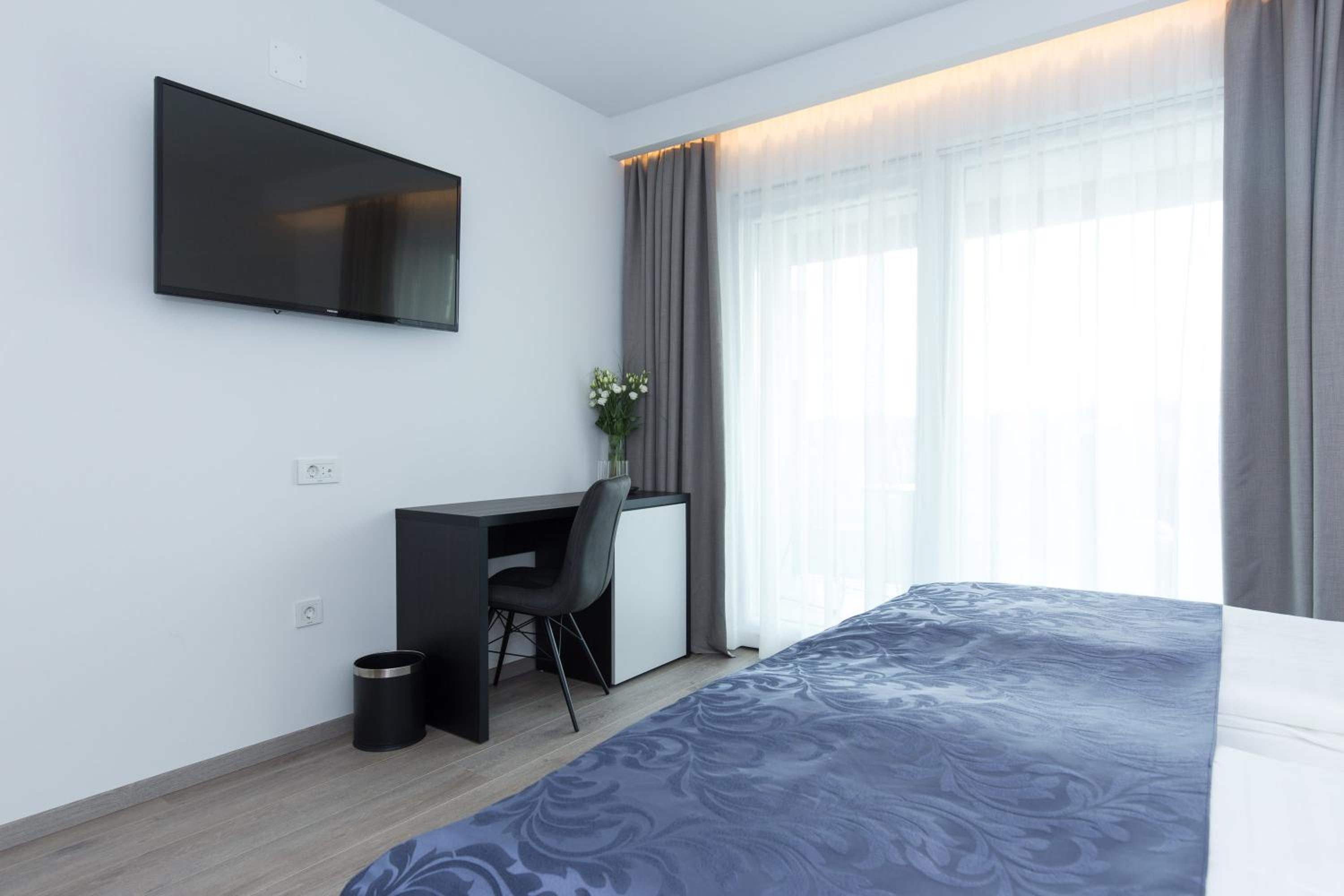 Deluxe Double Room with Balcony and Sea View