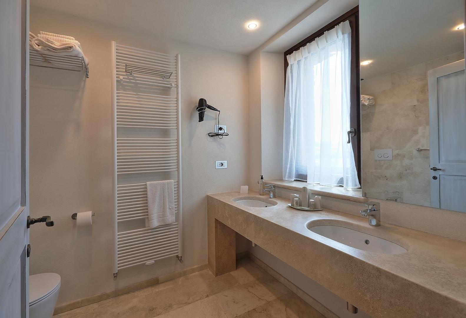King Suite photo 3