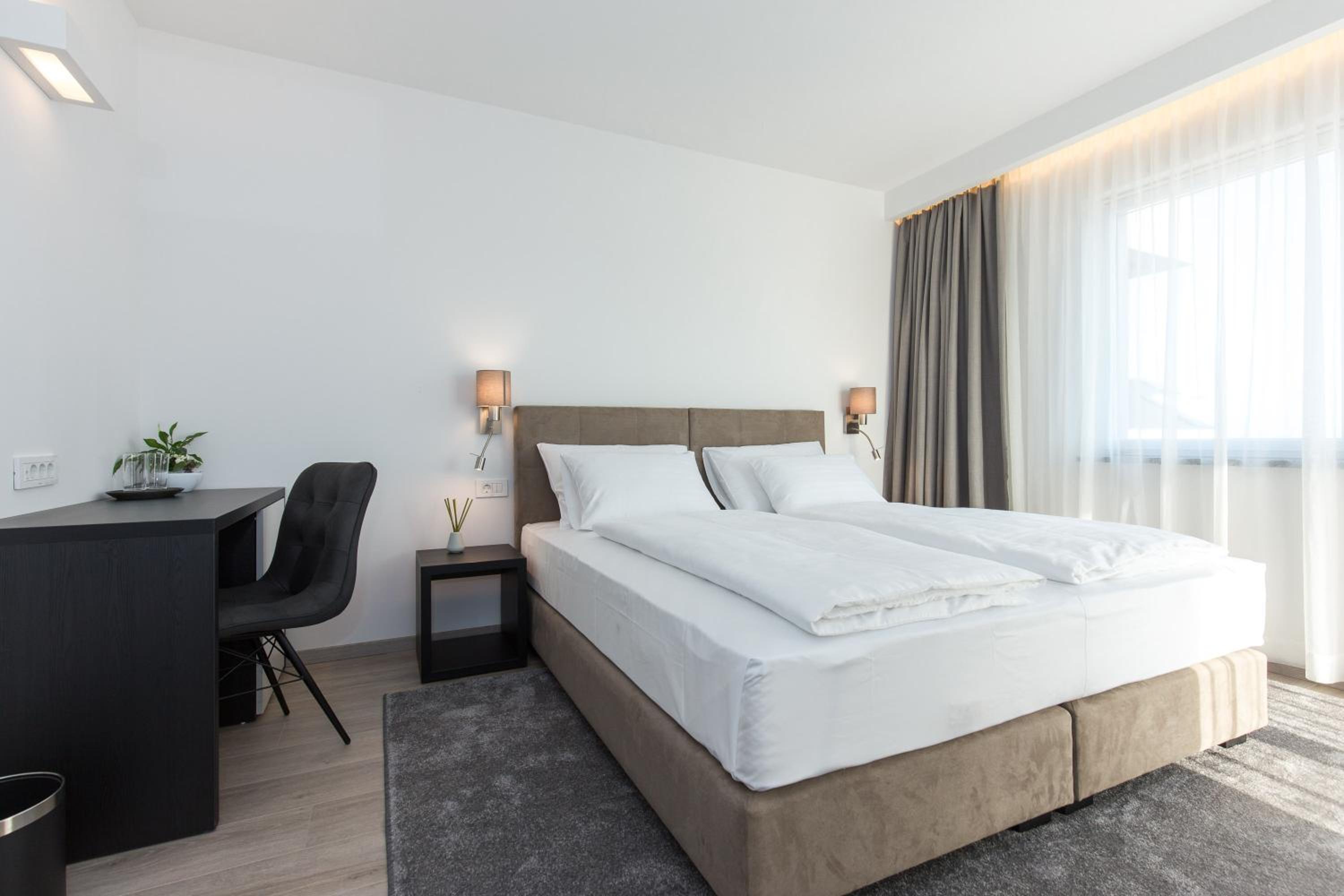 Deluxe Double or Twin Room with Balcony and Sea View