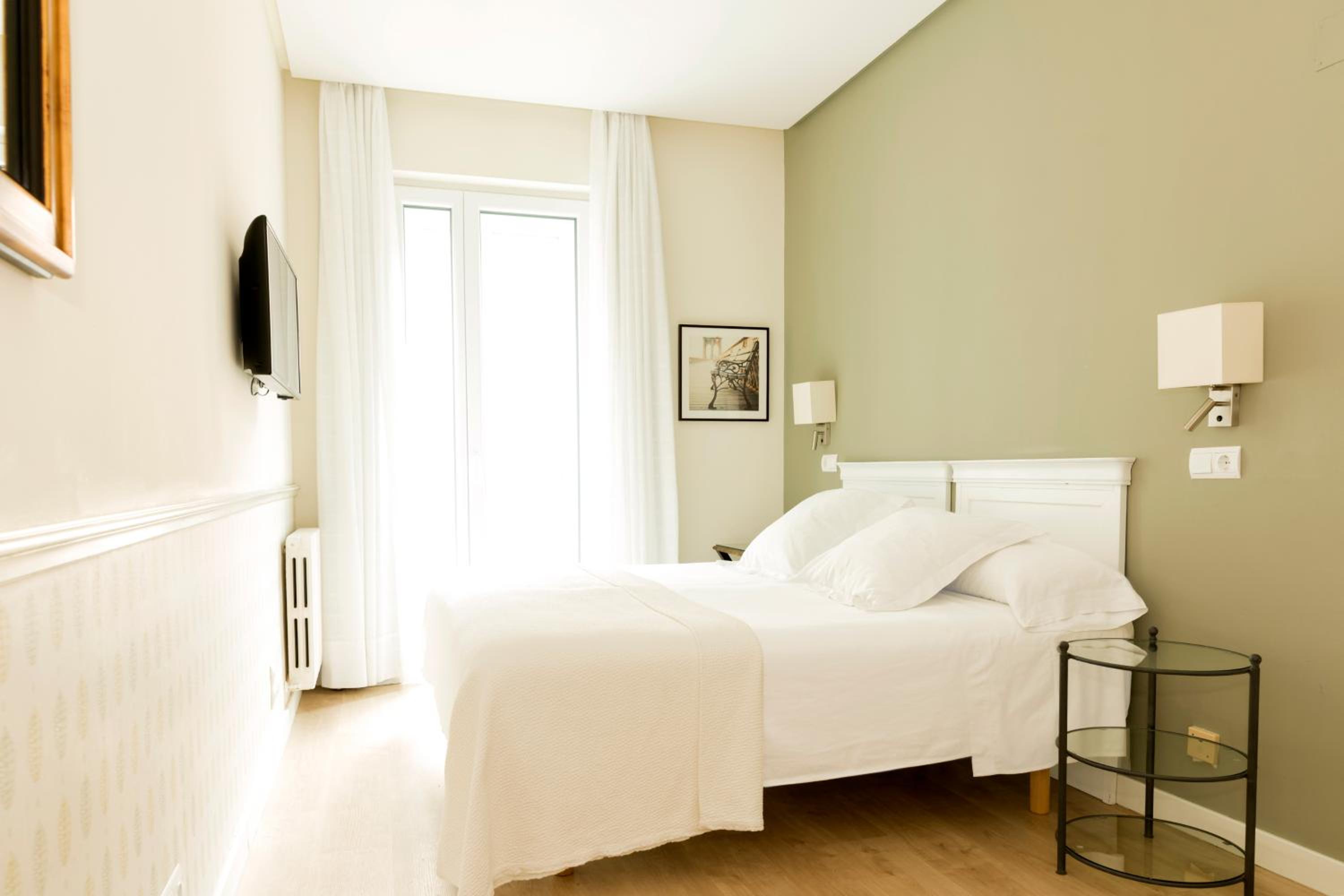 Double or Twin Room photo 3