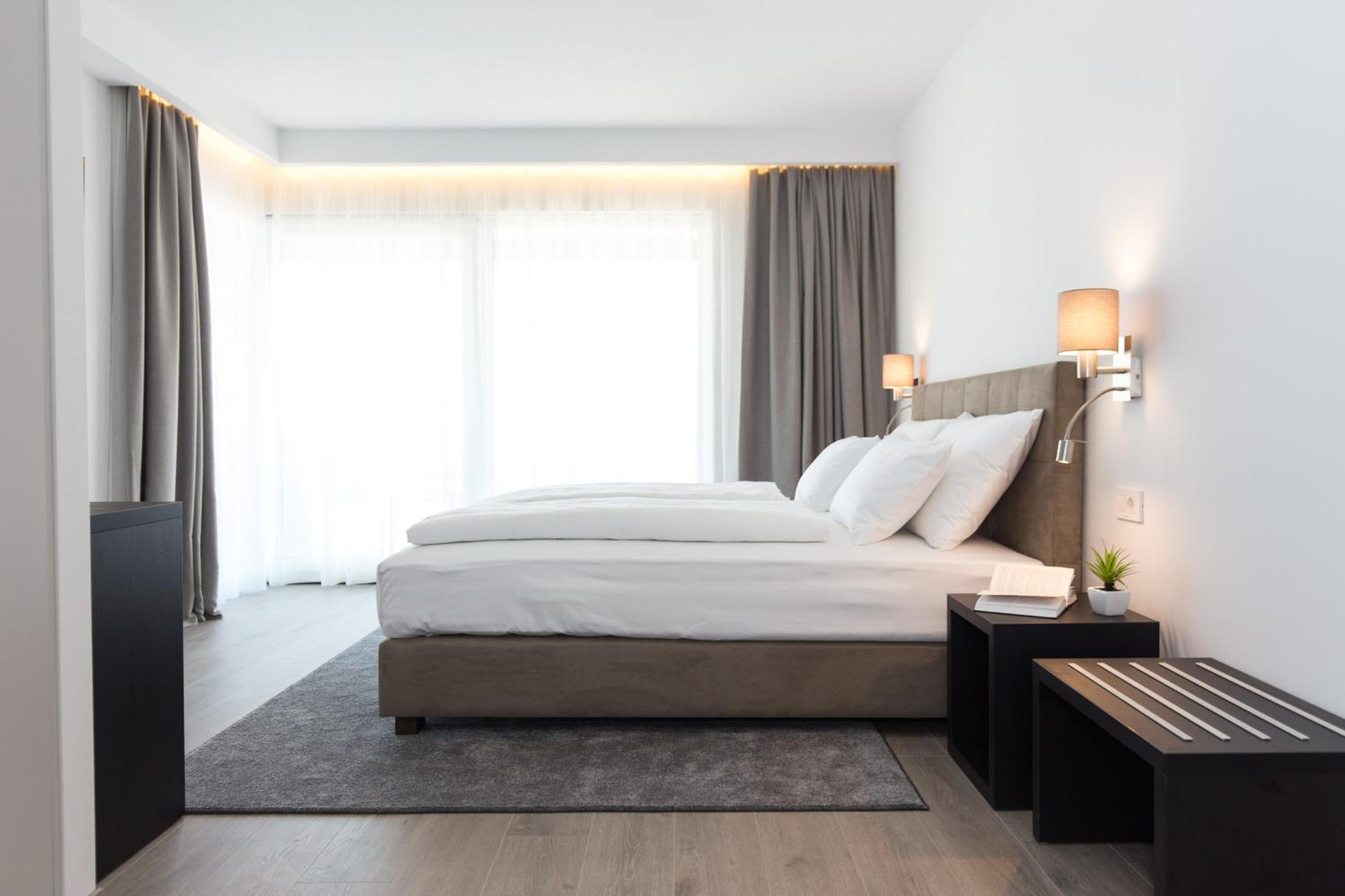 Deluxe Double Room with Balcony and Sea View