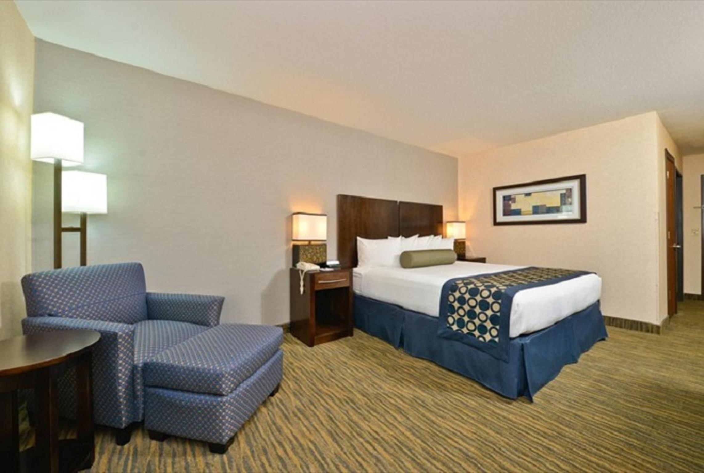 King Room - Non-Smoking - Photo 3