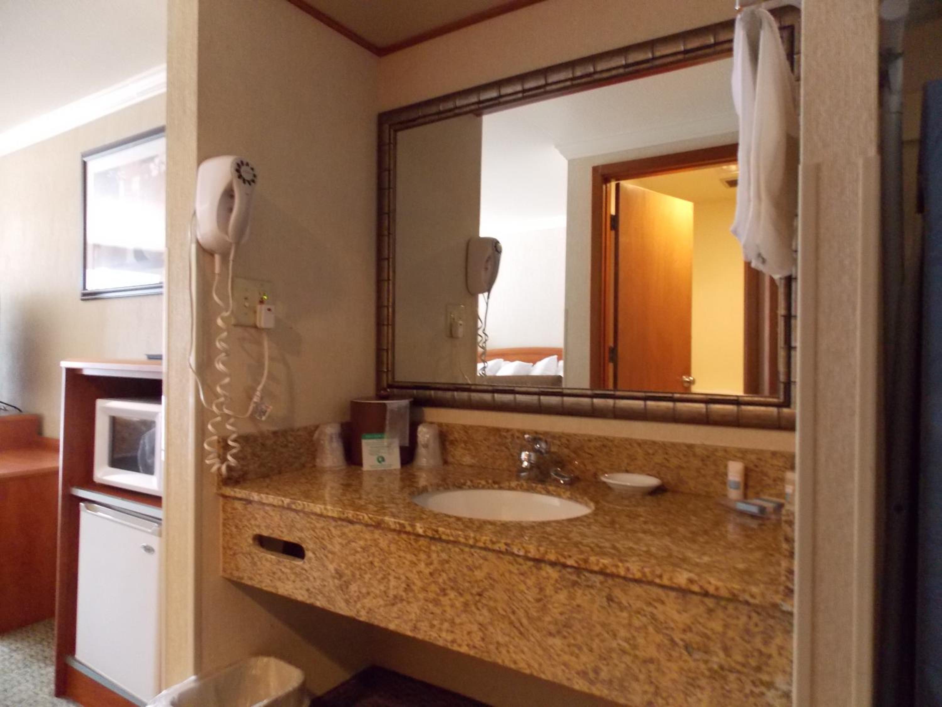 Standard Two Queen Bed Room - Photo 2