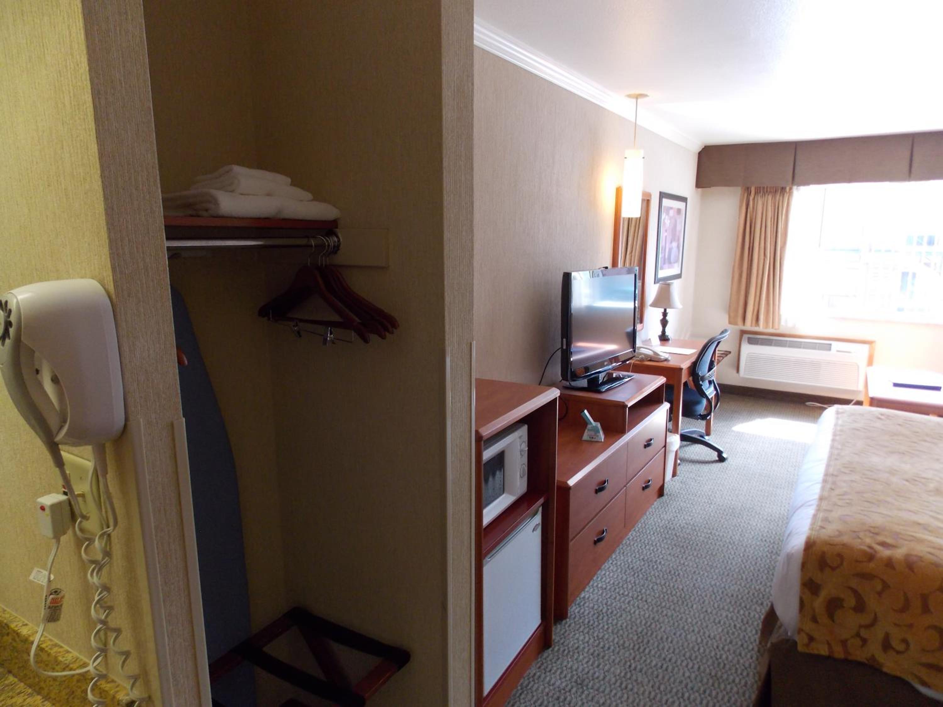 Queen Room - Non-Smoking - Photo 5