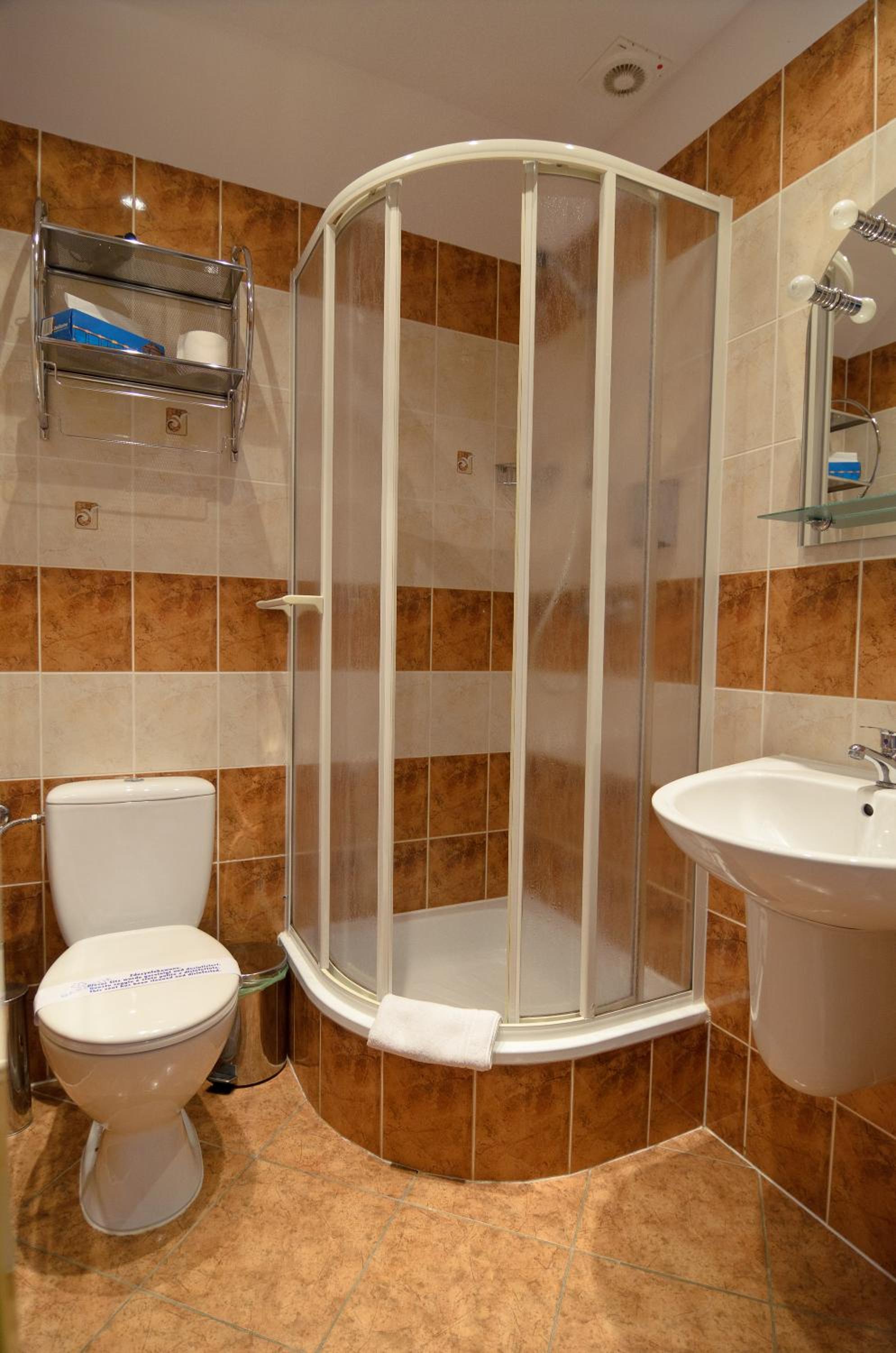 Double or Twin Room - Photo 7