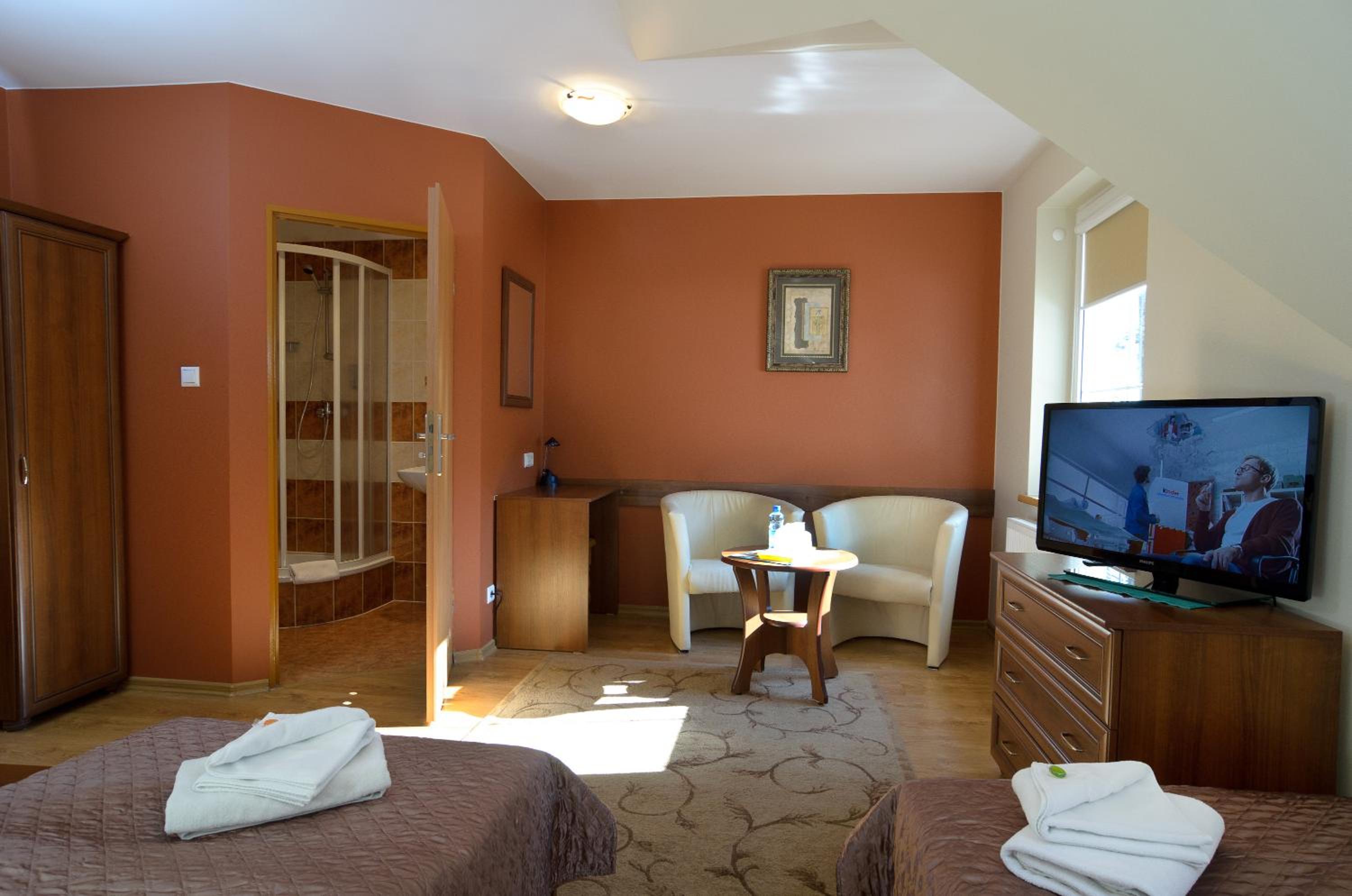 Double or Twin Room - Photo 6
