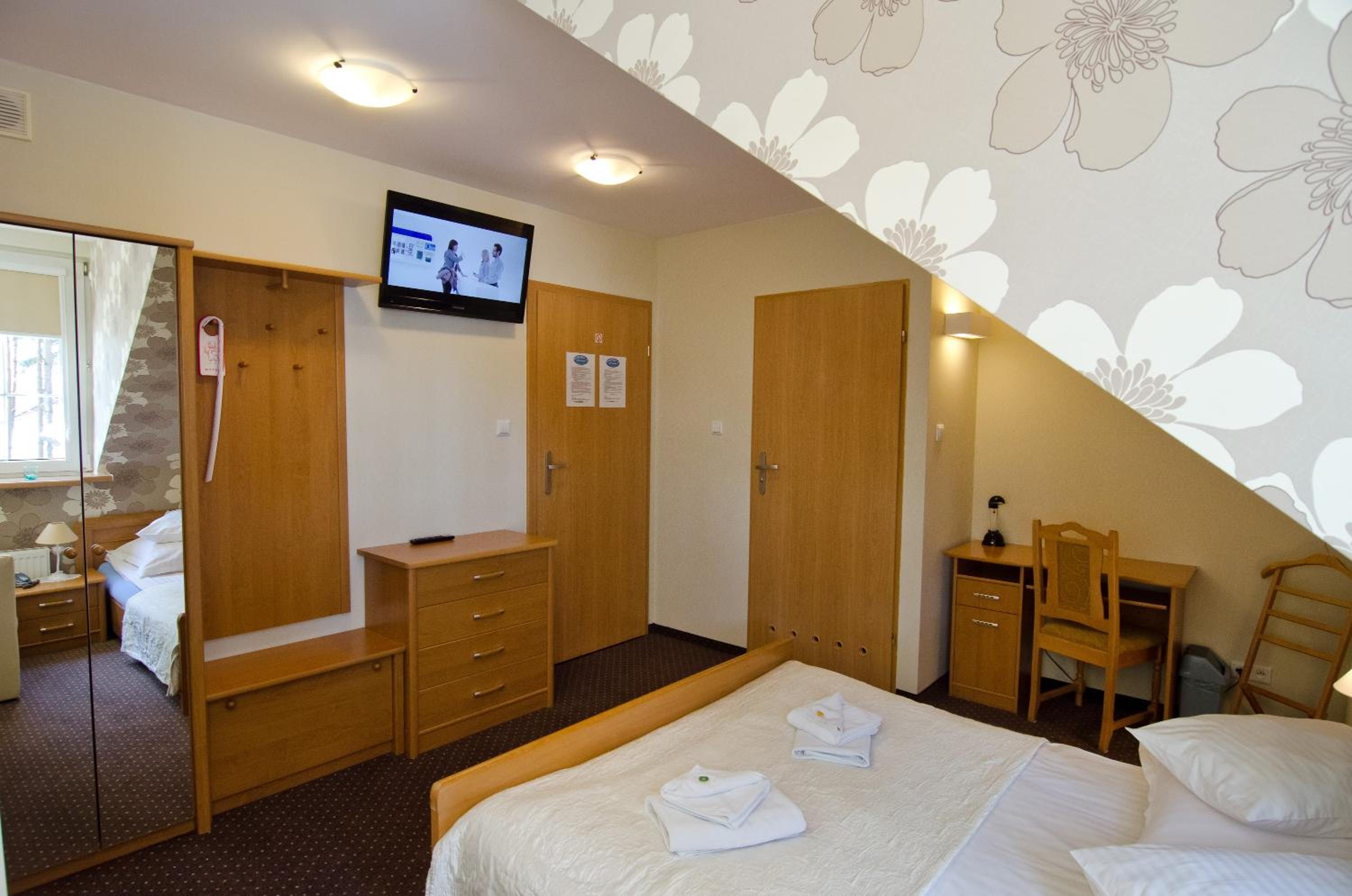 Double or Twin Room - Photo 4