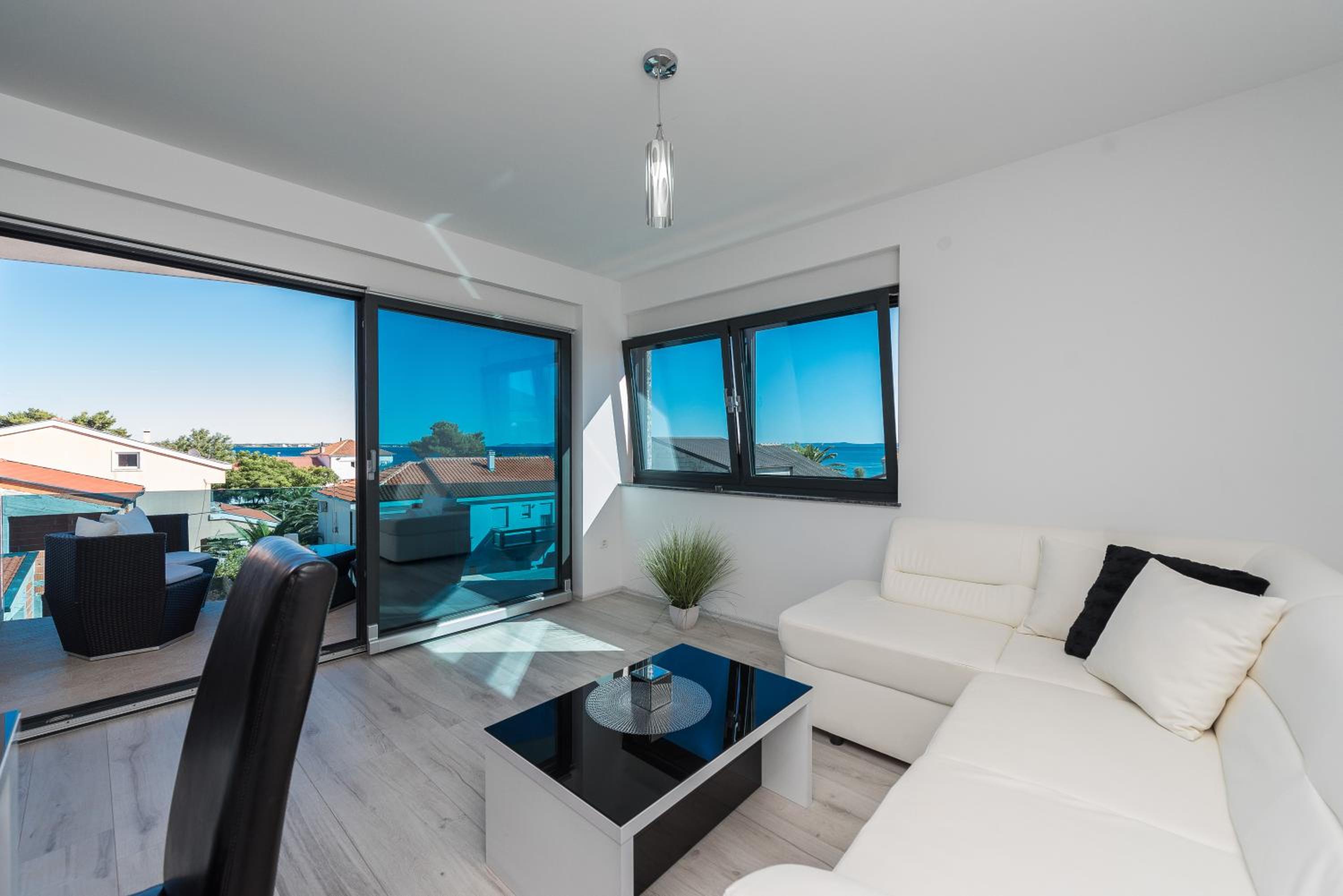 Deluxe Apartment with Pool View 