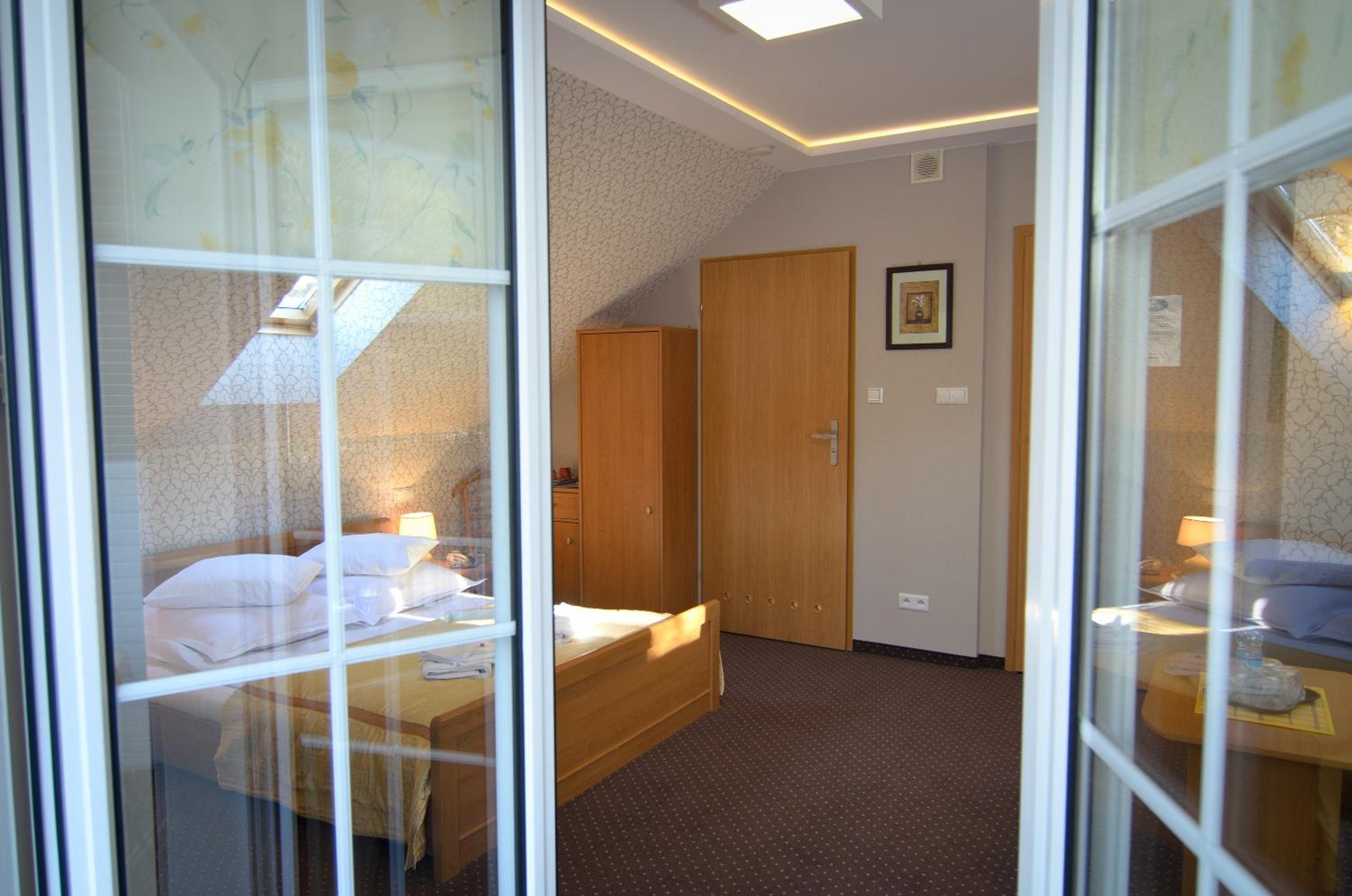 Deluxe Double Room with Balcony - Photo 7
