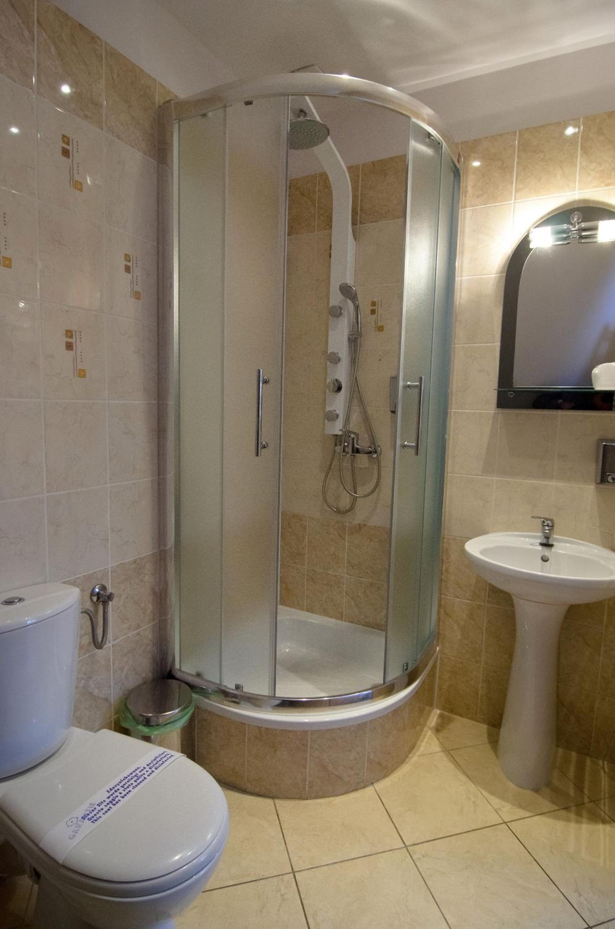 Deluxe Double Room with Balcony - Photo 11