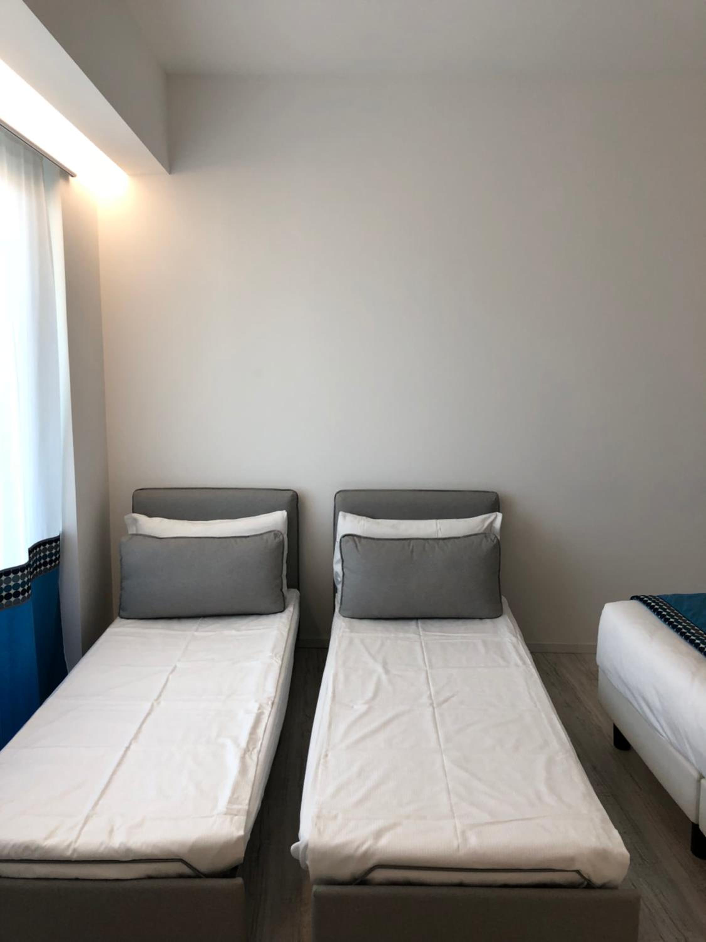 Superior Triple Room with beach access - Photo 10