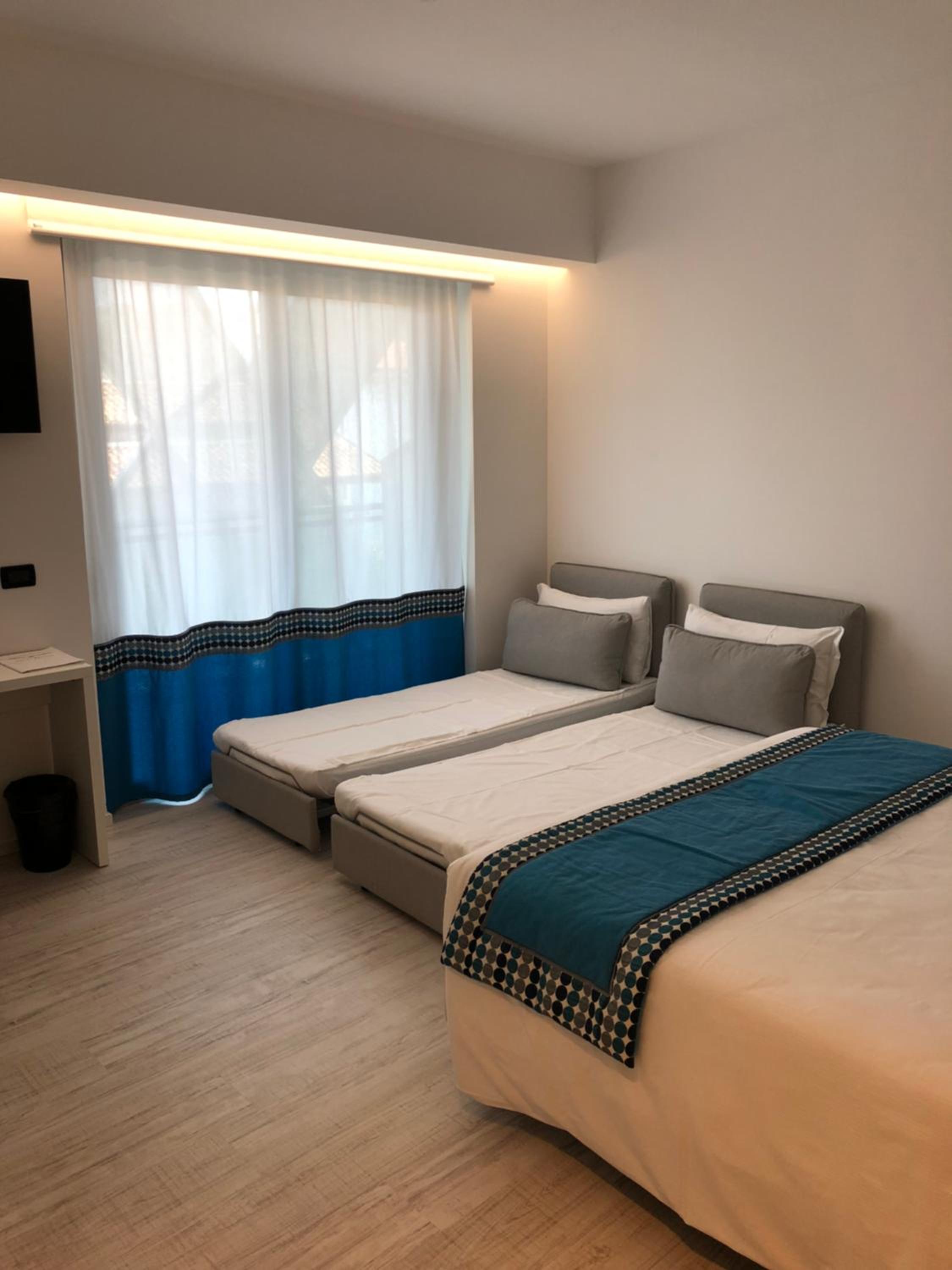 Superior Triple Room with beach access - Photo 6