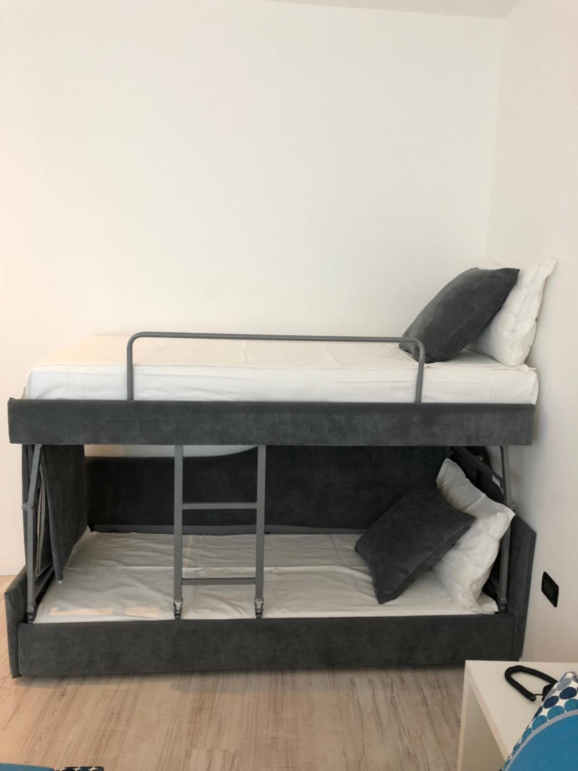 Standard Triple Room with Beach Access - Photo 5