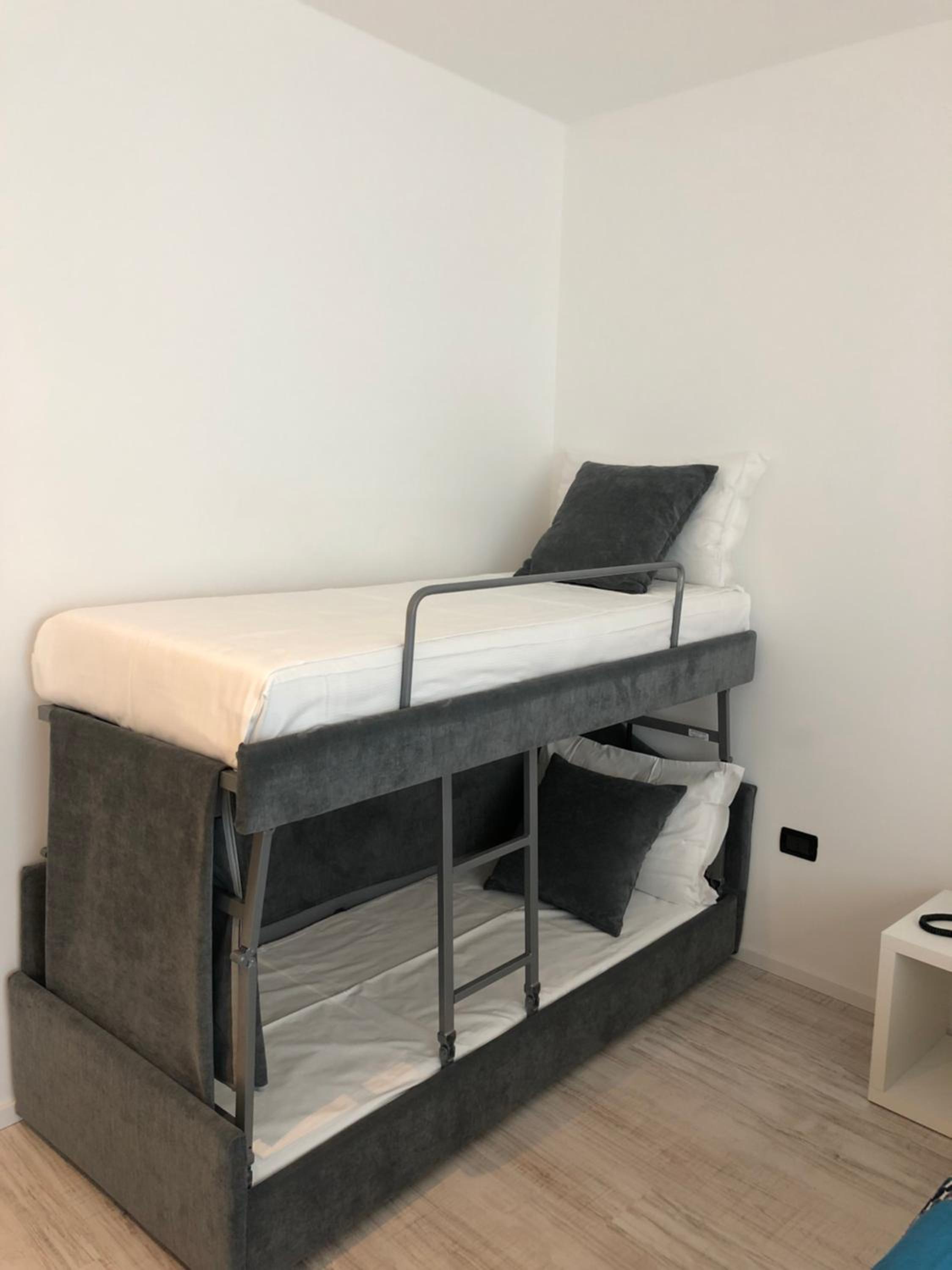 Standard Triple Room with Beach Access - Photo 3