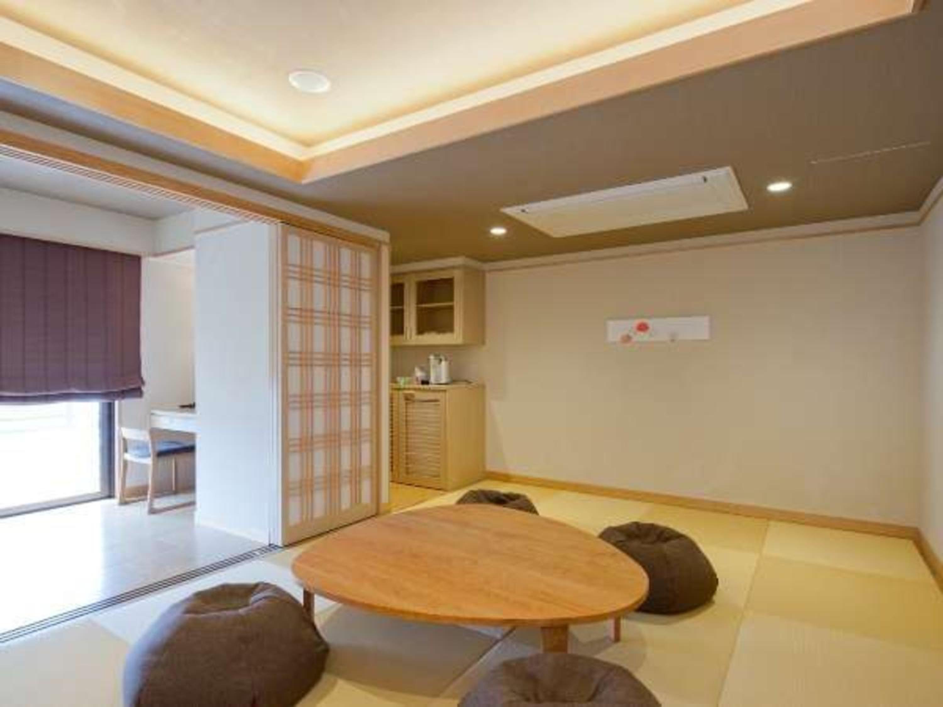 Japanese-Western Style Quadruple Room（Non-Smoking） thumbnail 6
