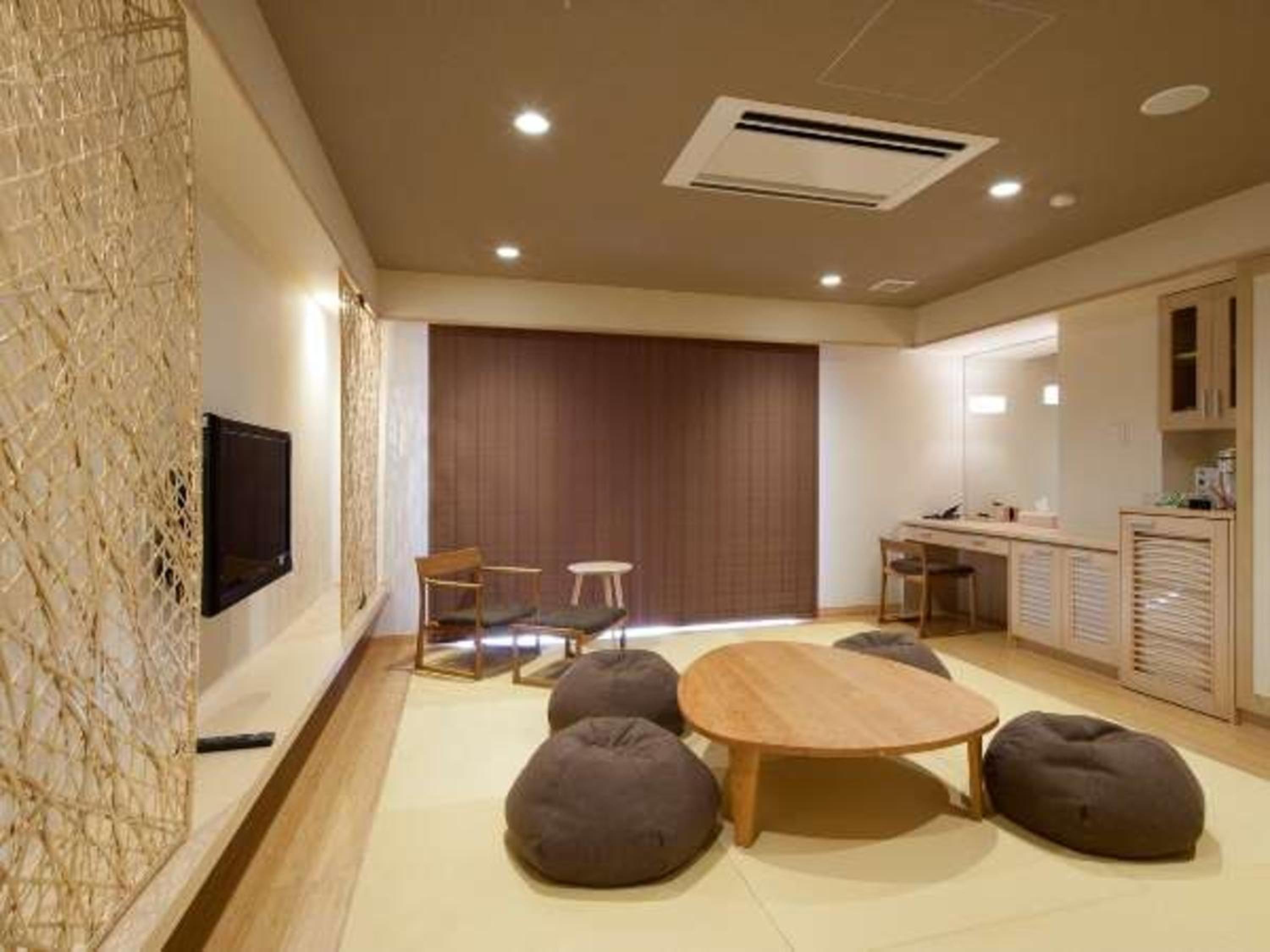Japanese-Western Style Quadruple Room（Non-Smoking）